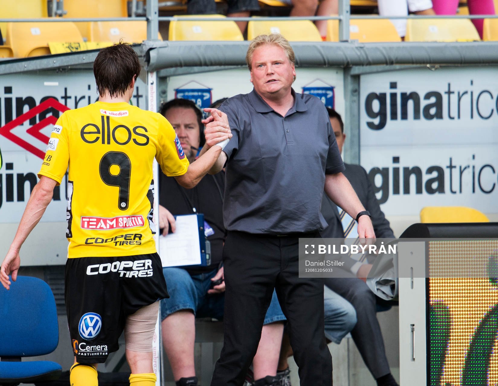 Jörgen Lennartsson, tränare Elfsborg, tackar Lasse