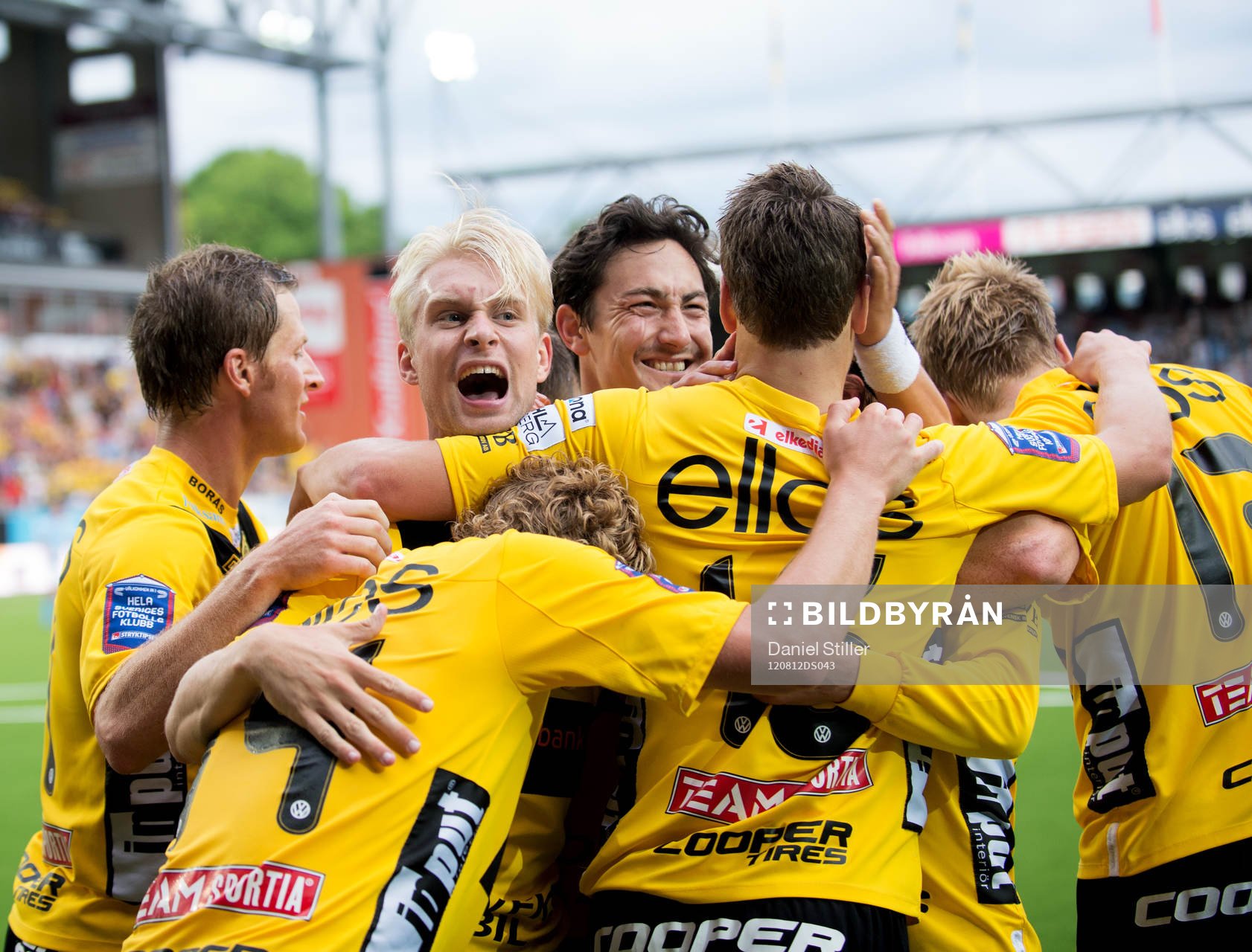 Niklas Hult, Elfsborg, gör 3-1, jubel Johan Larsson mfl