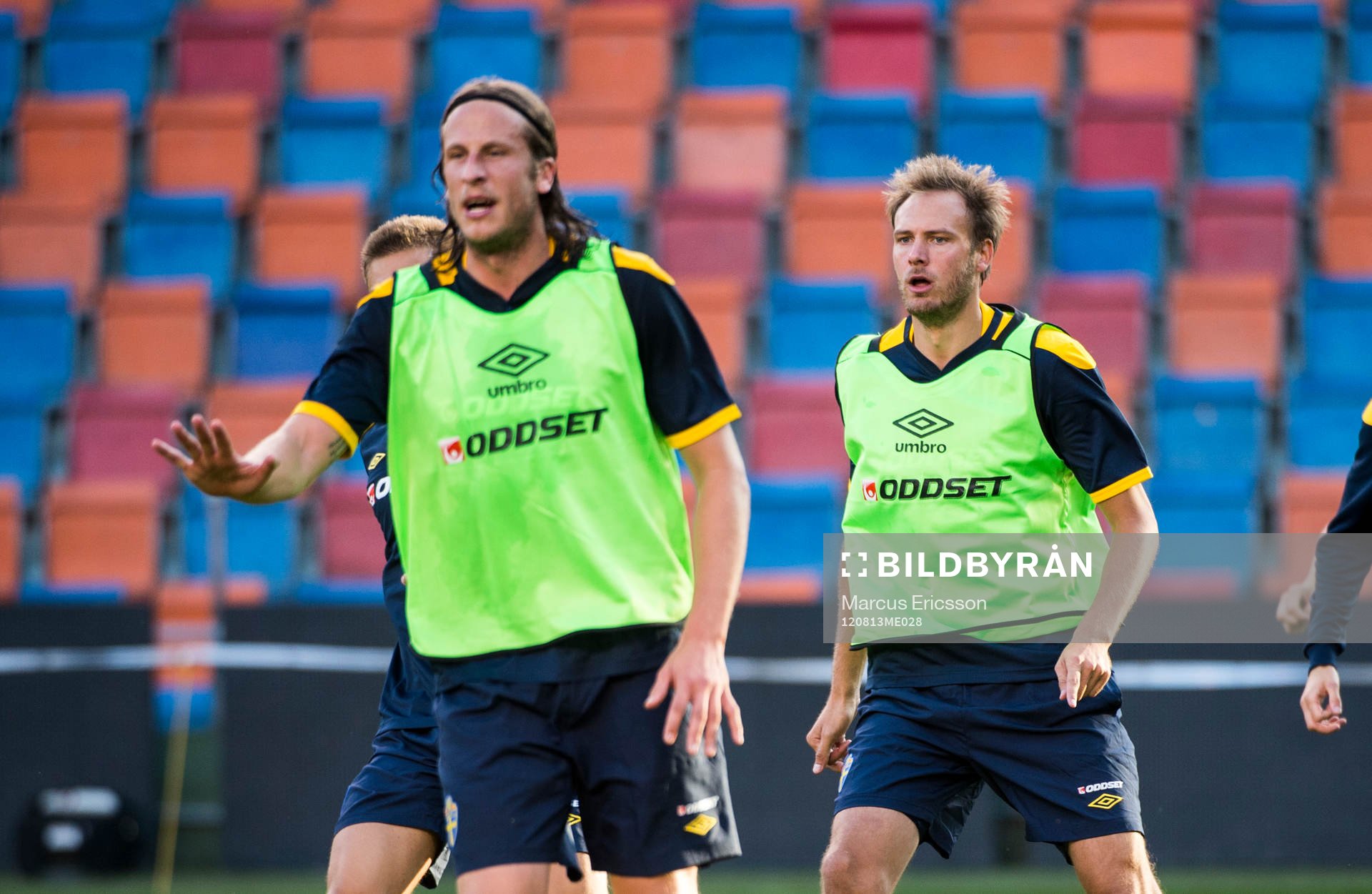  Träning på Råsunda inför matchen mot Brasilien. Jonas Olsson och Andreas Granqvist i mittbacksrollen