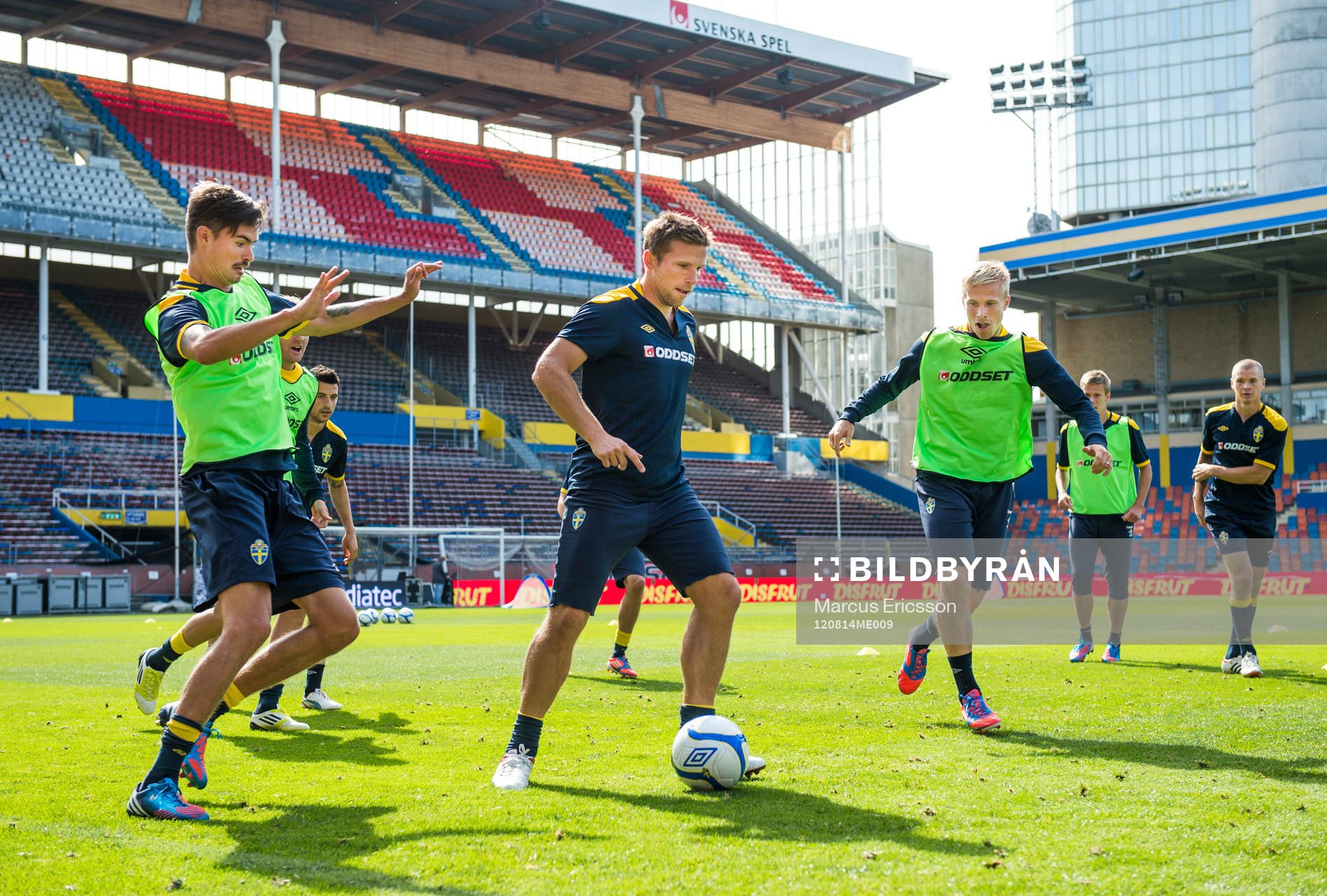  Sverige träning på Råsunda. Kvadratspel, yngre mot de äldre. Mikael Lustig, Anders Svensson och Oscar Wendt