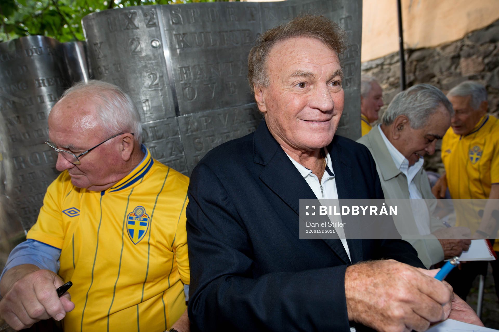 Kurt Hamrin och Mazzola skriver autografer
