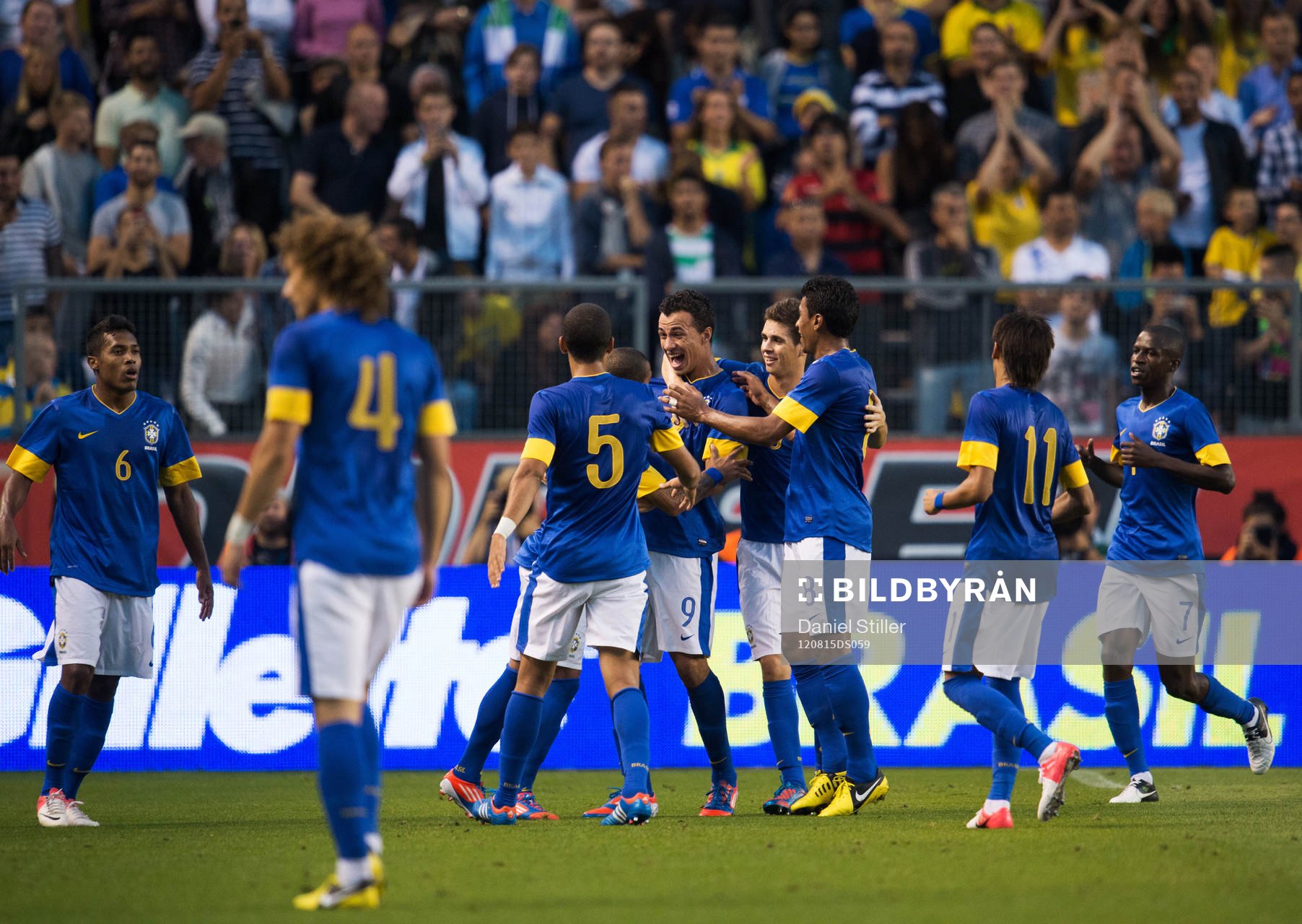 Leandro Damiao, Brasilien, gör 1-0, jubel