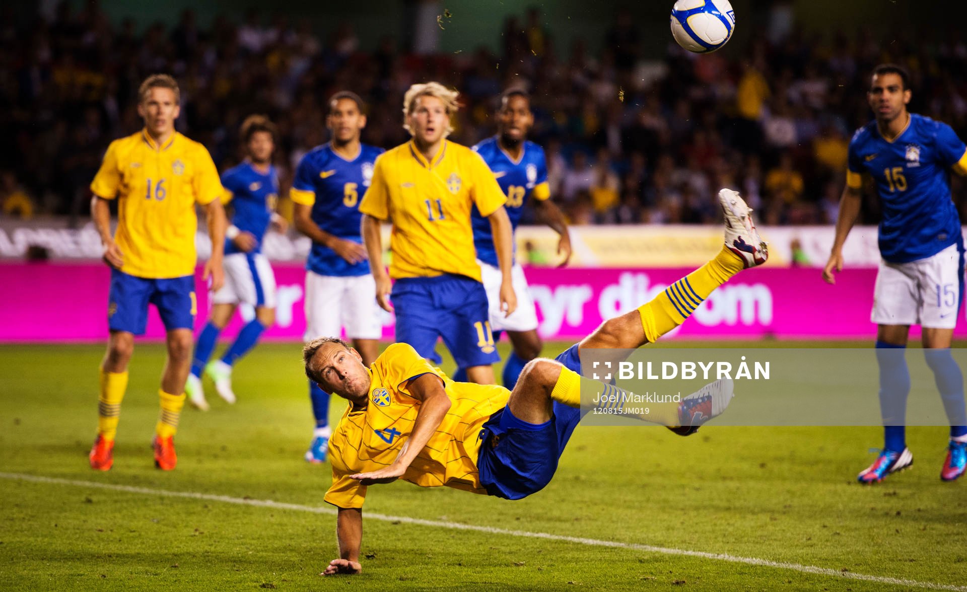 Andreas Granqvist, Sverige, försöker sig på en cykelspark