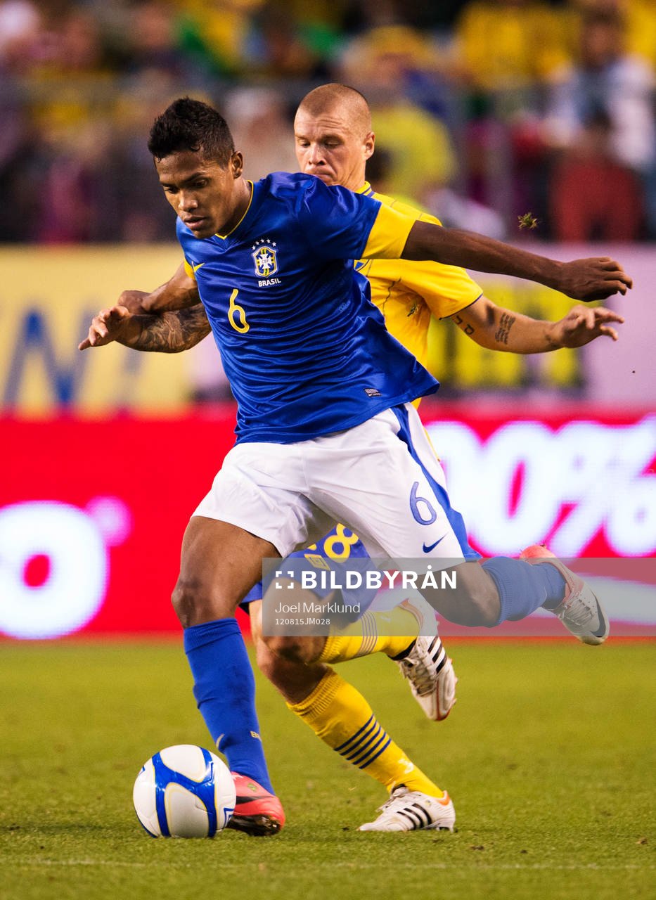 Alex Sandro, Brasilien, ligger före Samuel Holmén, Sverige