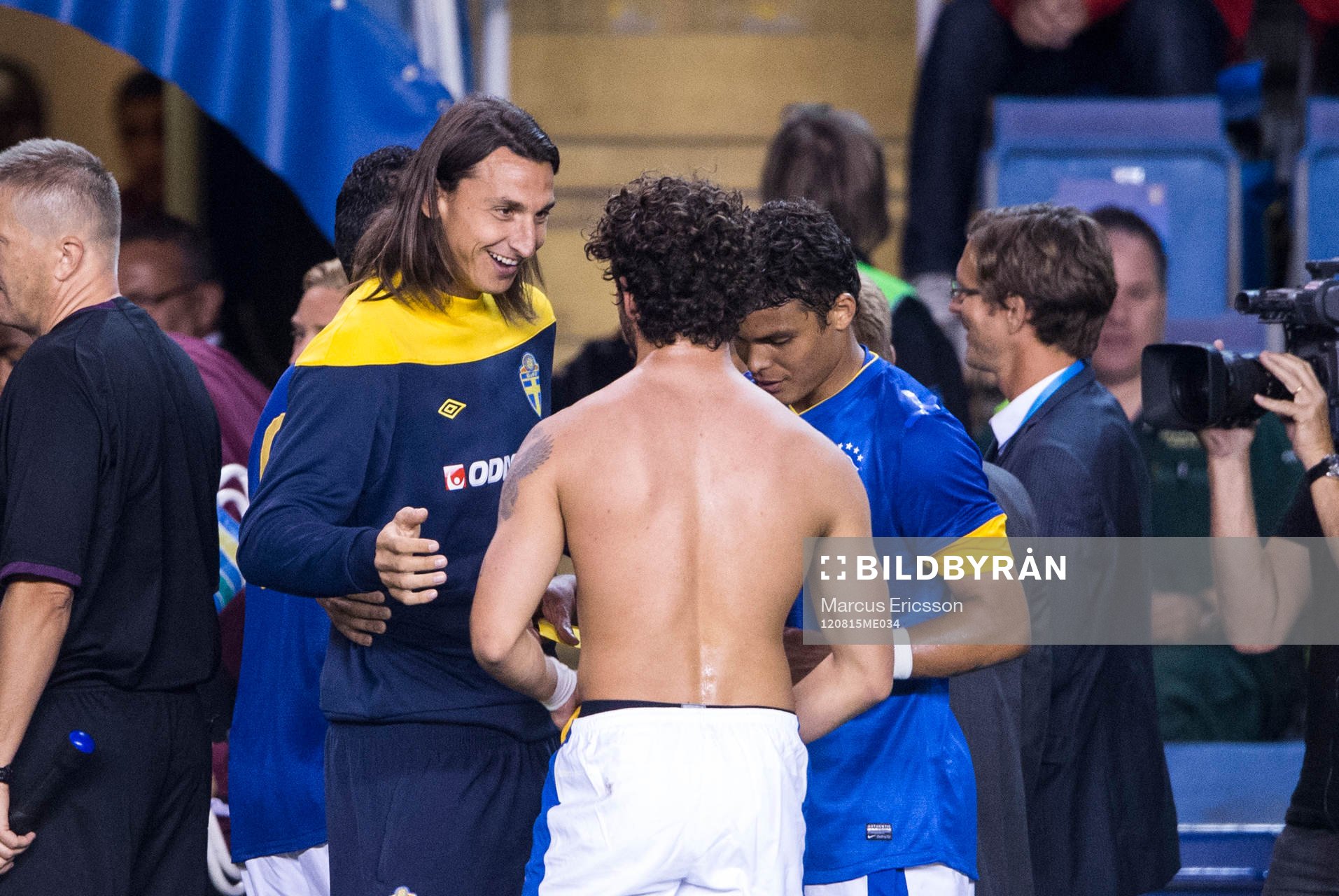 Zlatan Ibrahimovic pratar med Alexandre Pato och Thiago