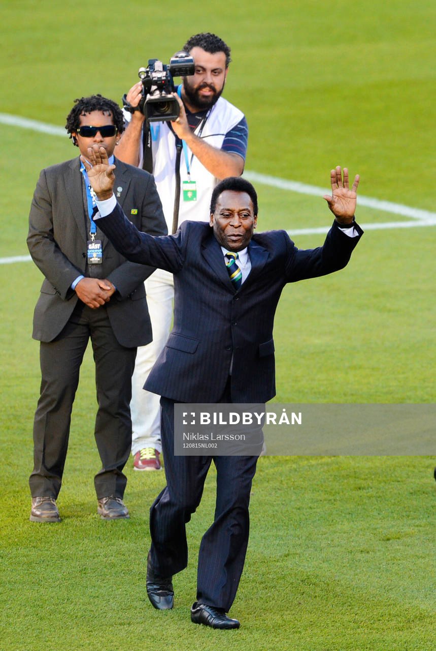 Pele spelar boll
