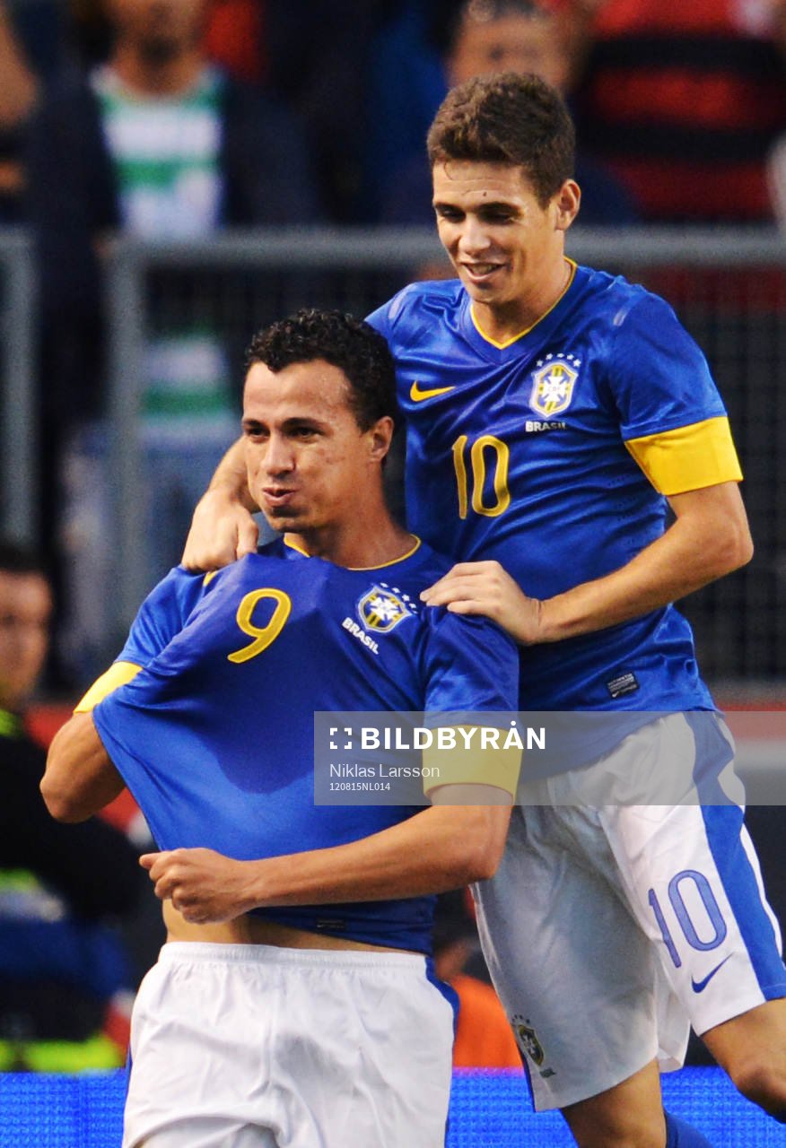 Leandro Damiao, Oscar, Brasilien jubel, 1-0