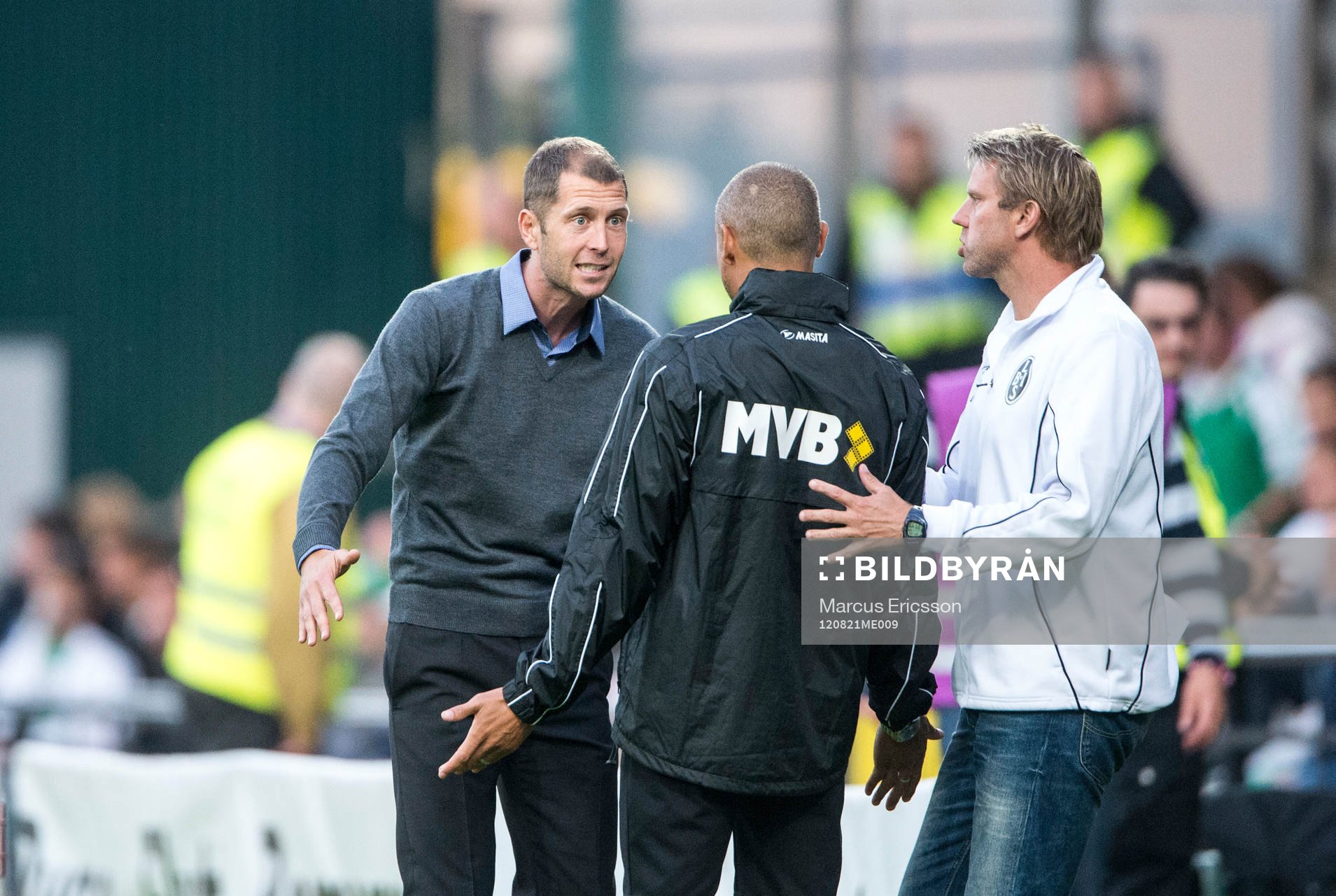 Gregg Berhalter, tränare Hammarby diskuterar med Henrik
