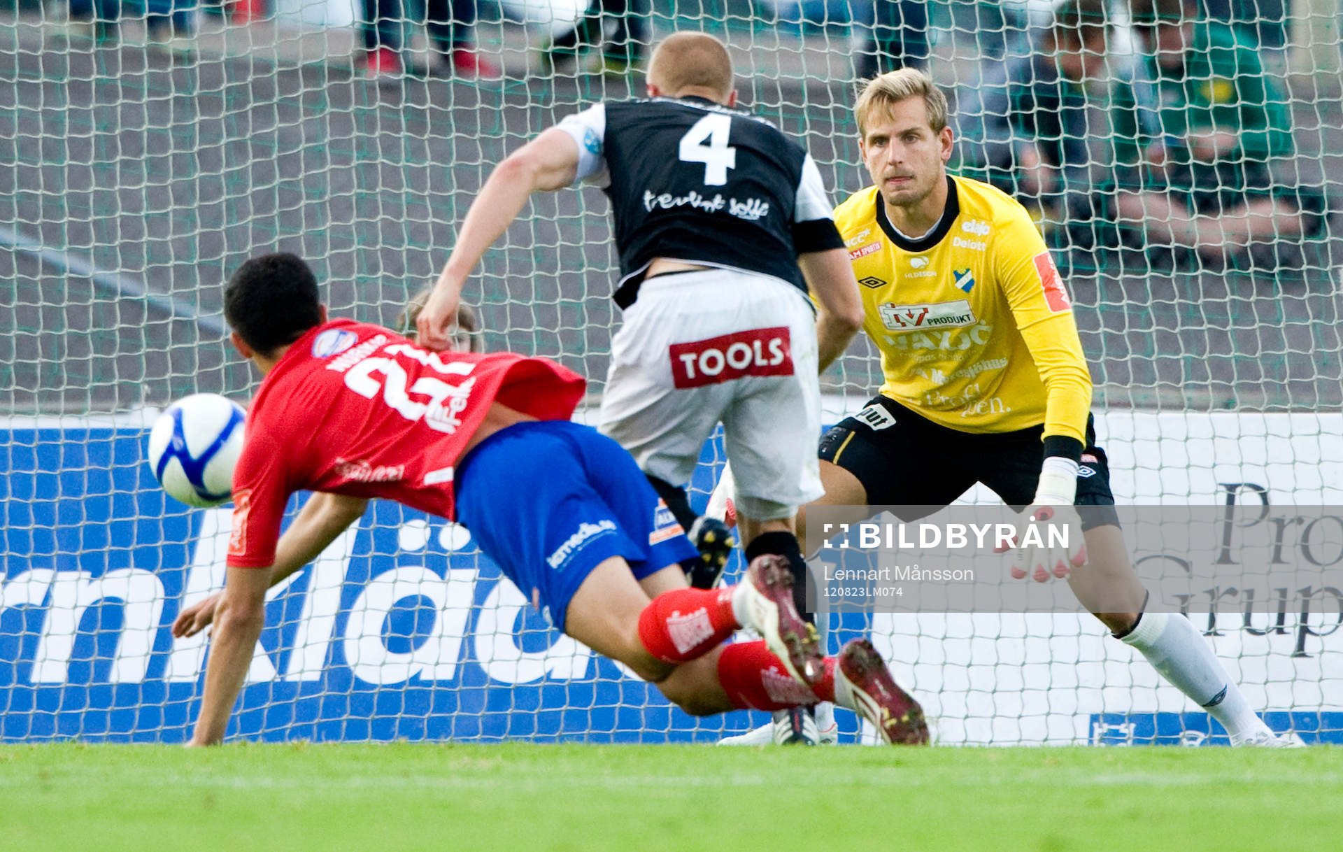 Patrik St Cyr, Brage mot Alexander Nadj, målvakt, Öster