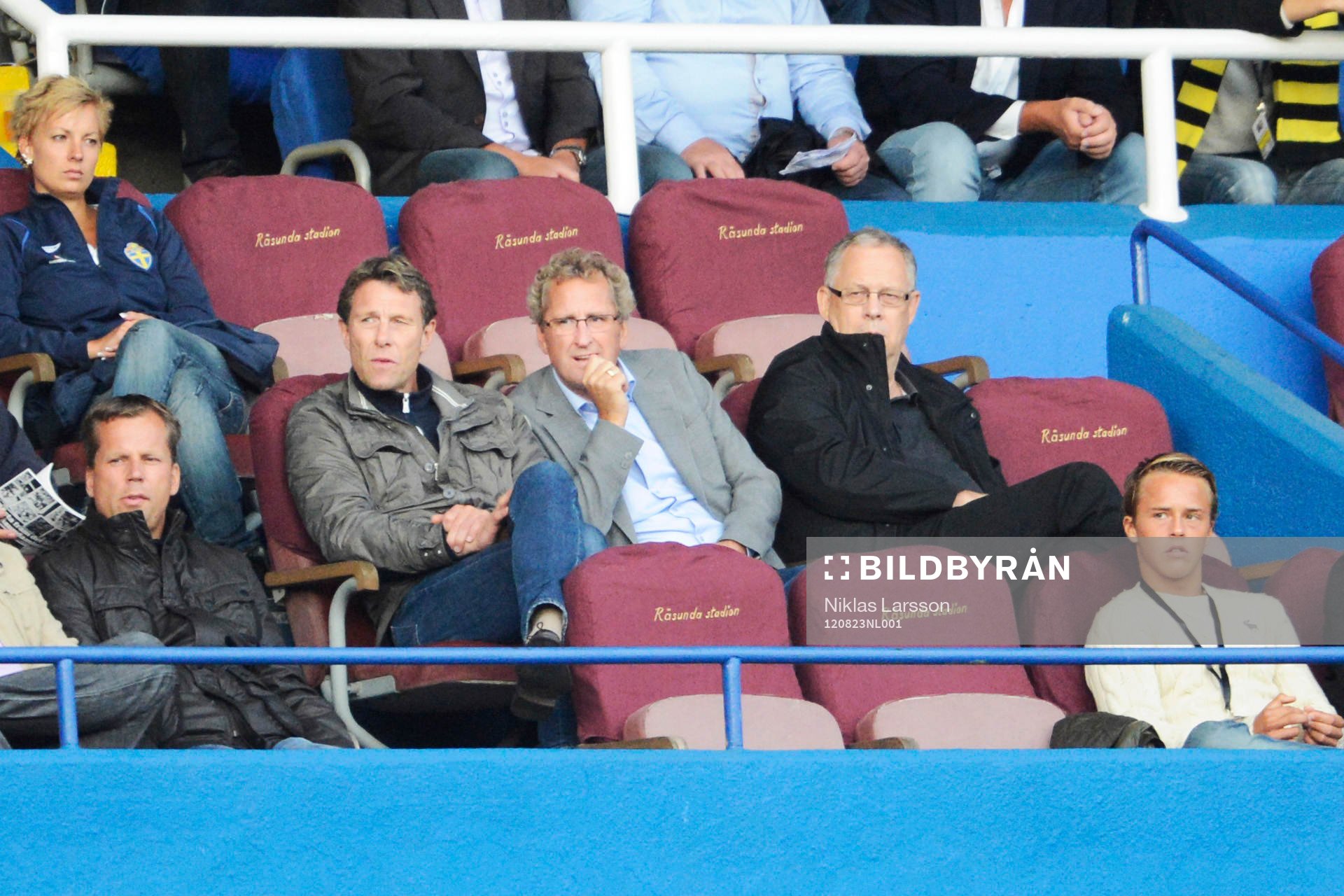 Erik Hamrén och Lars Lagerbäck följer matchen tillsammans