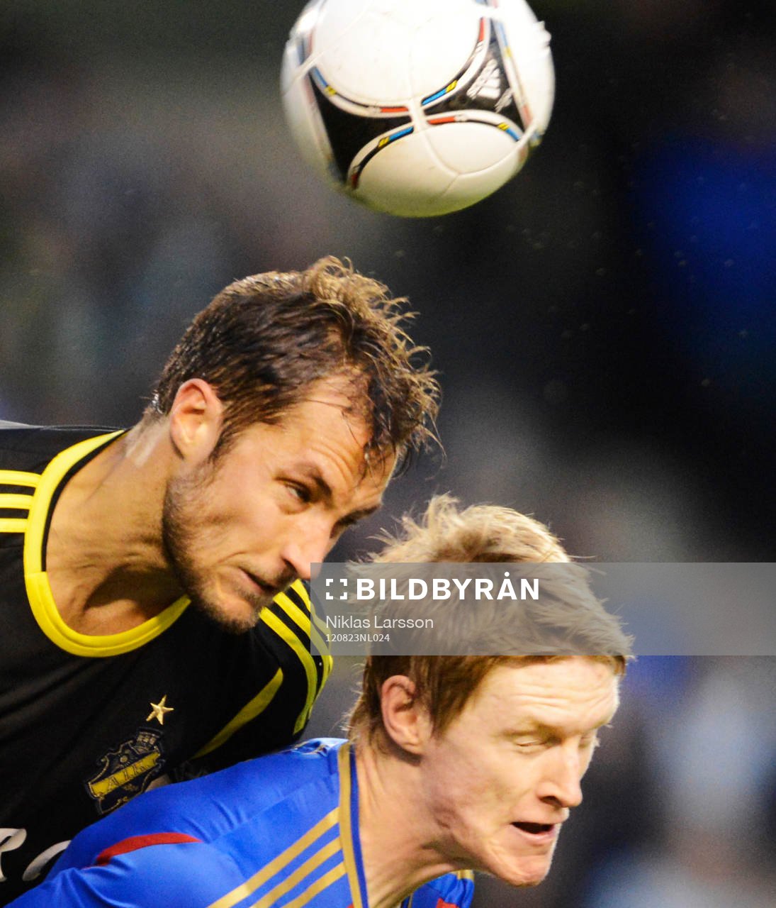 Niklas Backman, AIK och Rasmus Elm, Moskva, nickduell