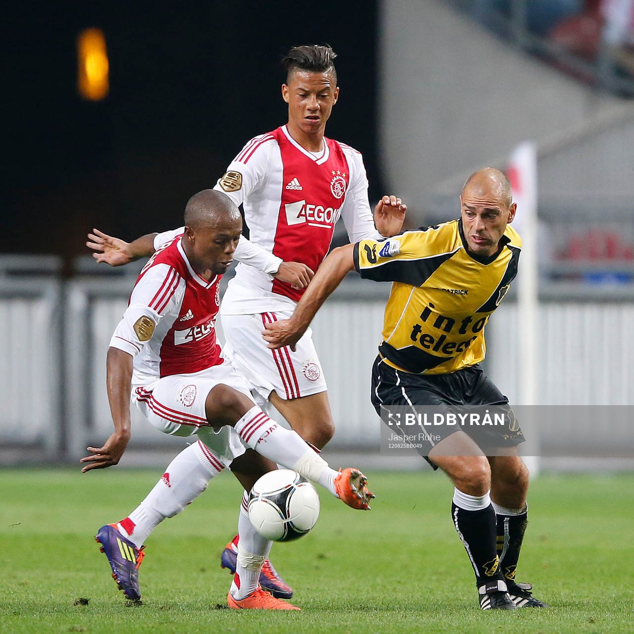 Thulani Serero och Tobias Sana, Ajax och Anthony Lurling,