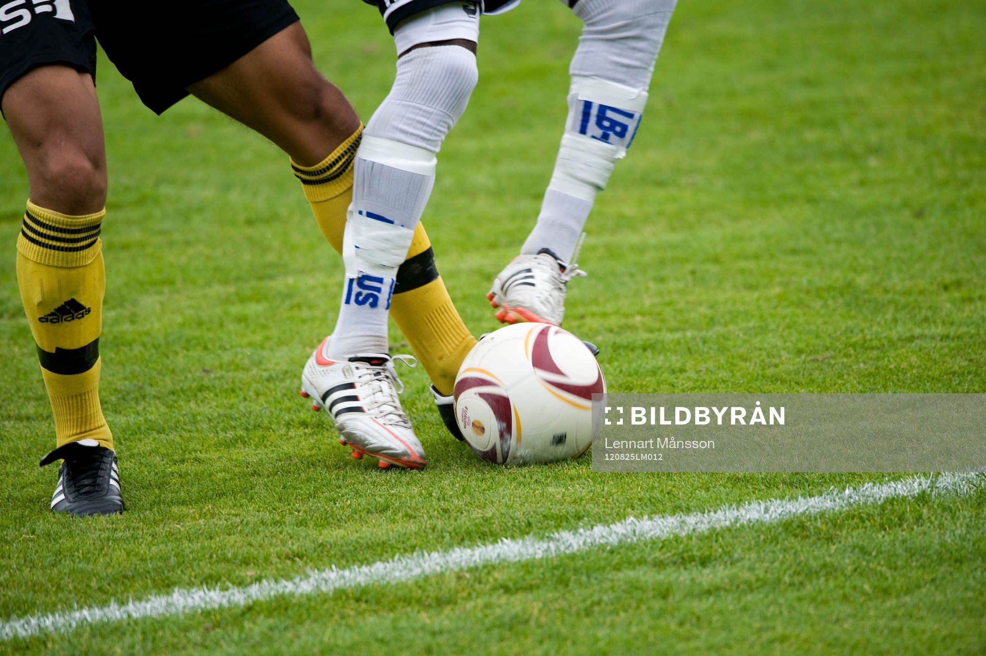 Fot, boll, fotboll, ben, fotbollsstrumpor, kamp om bollen