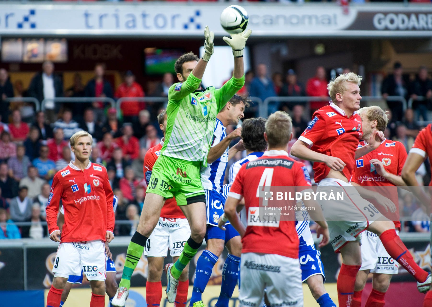 Etrit Berisha, målvakt, Kalmar, greppar en hörna. Grepp,