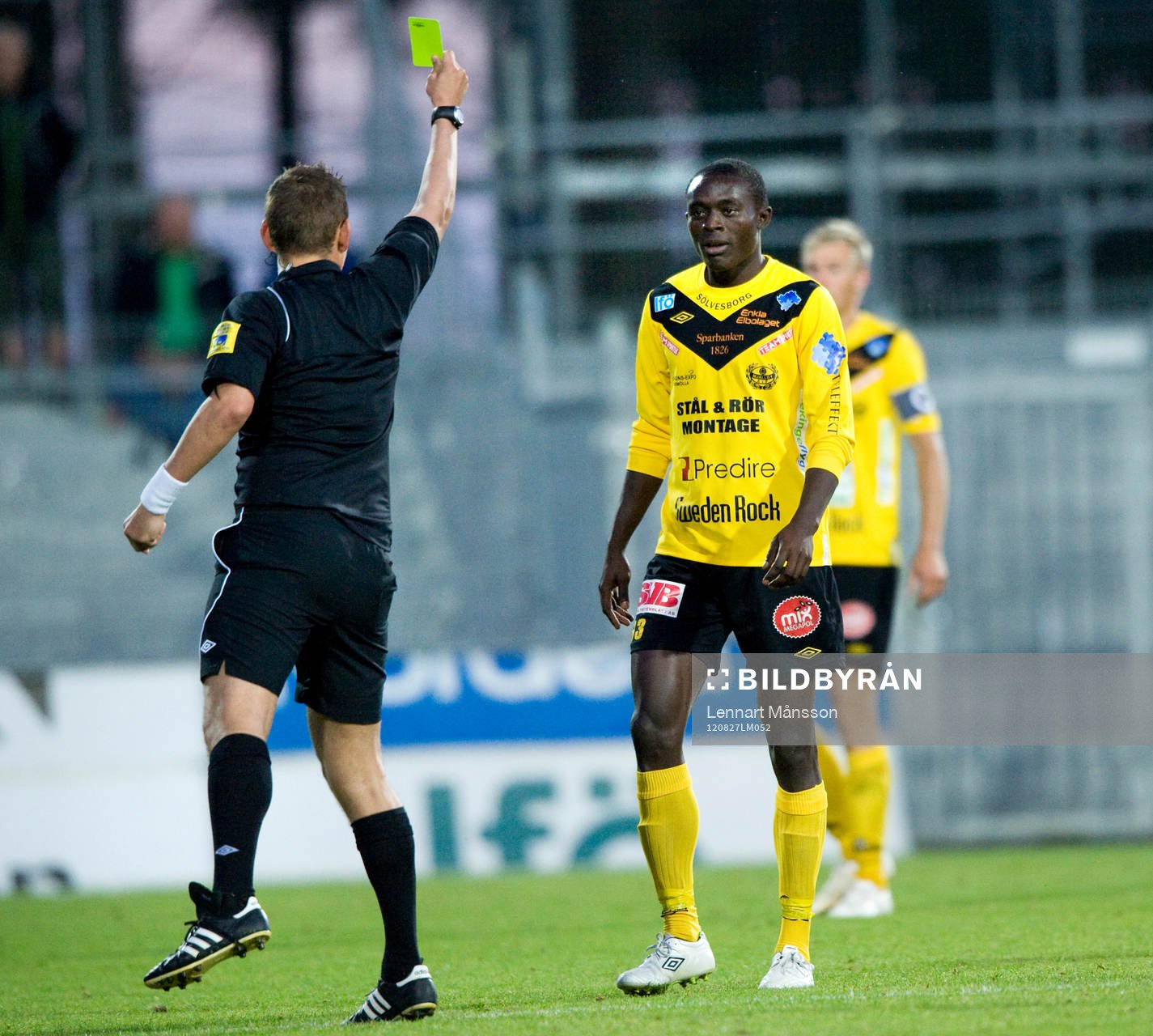 Varning, Gbenga Arakoyo, Mjällby. Magnus Ahlsén, domare