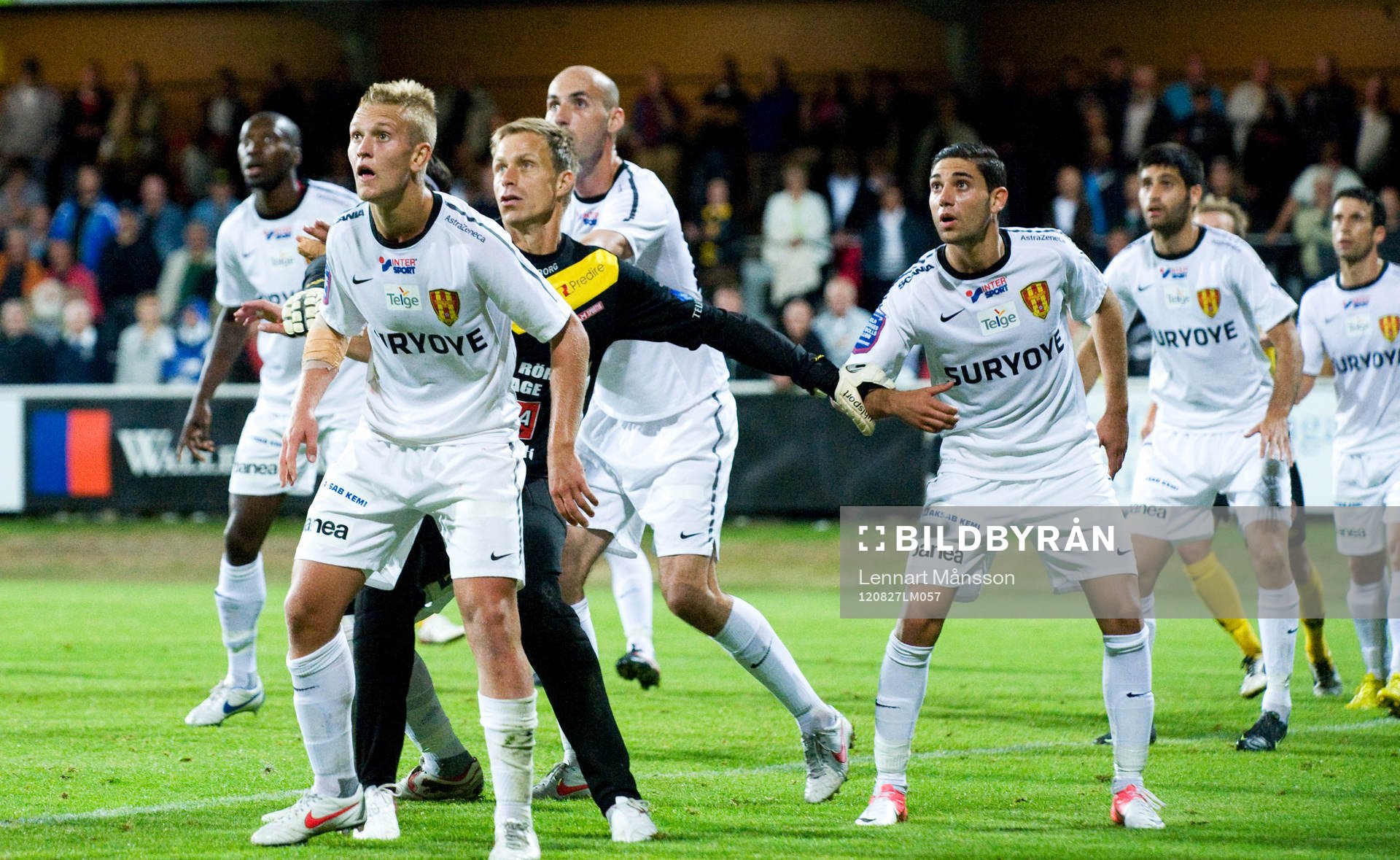  Mattias Asper, målvakt, Mjällby, uppe och oroar Syrianskas försvar på hörna, Asper är välbevakad