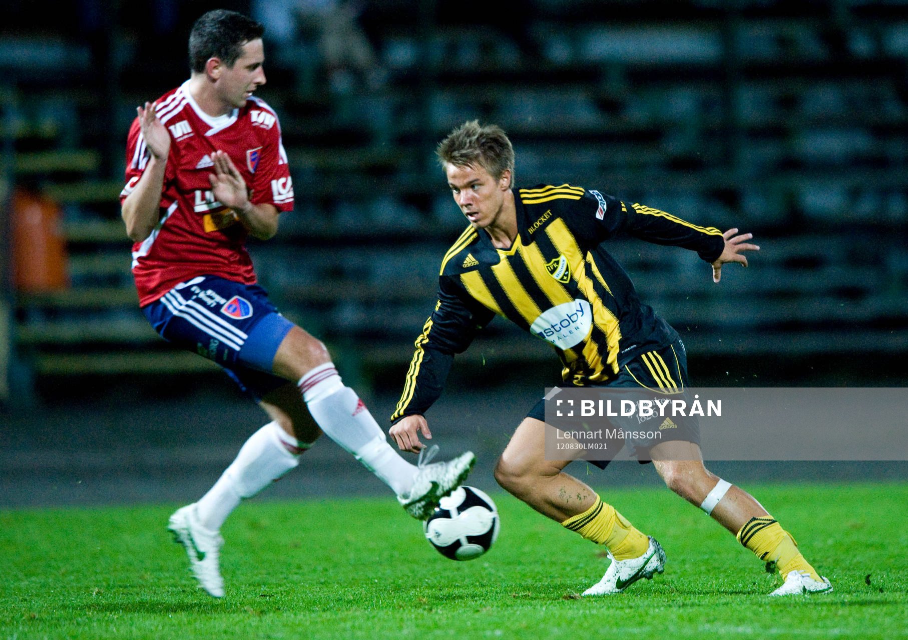 Henrik Roswall, Hässleholm, fintar sin motståndare,