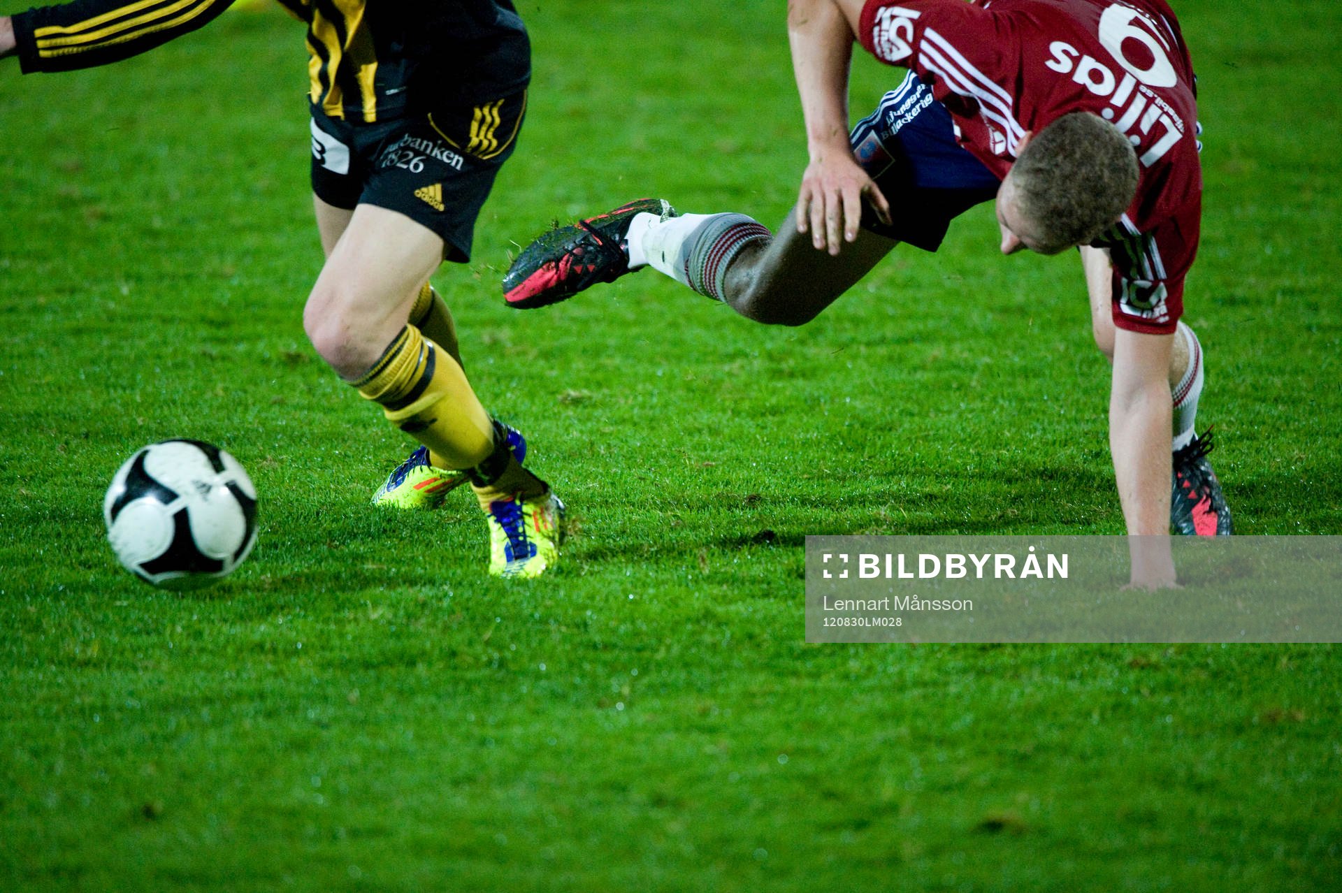 Fot, boll, gräs, fotboll, dribbling, motståndare bortgjord