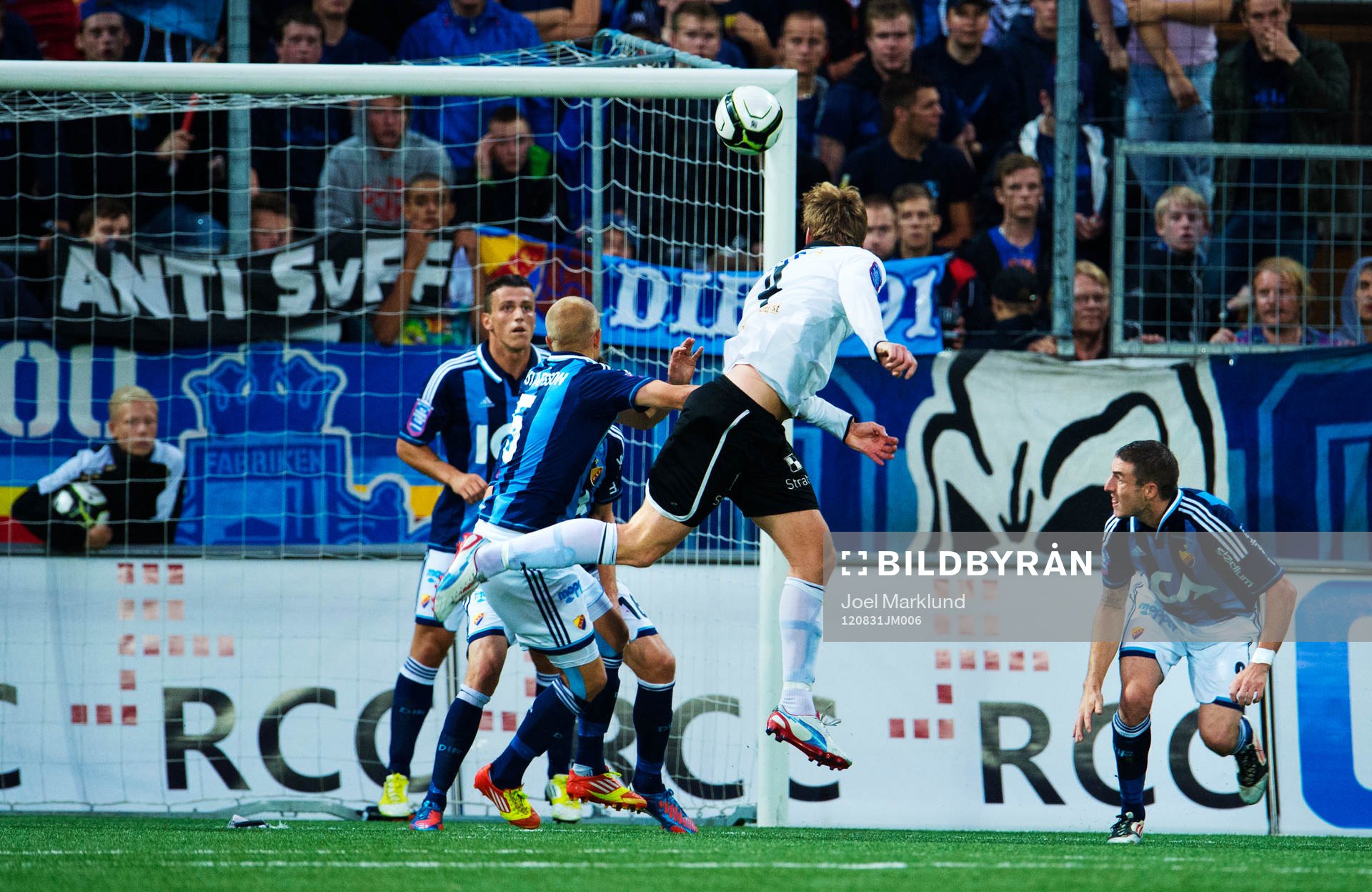 Magnus Wikström, Örebro, nickar in 2-2-målet