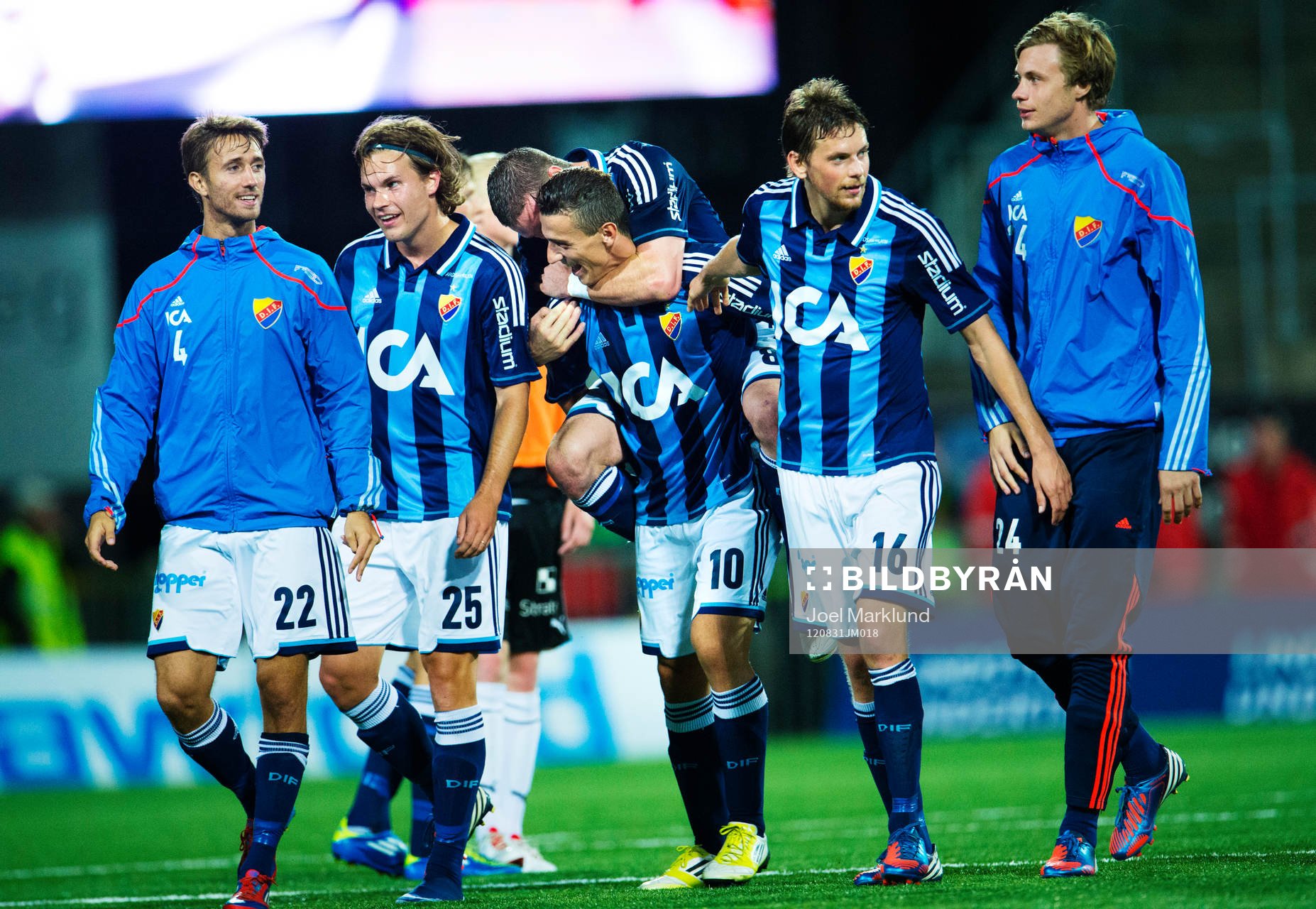 James Keene och Erton Fejzullahu, Djurgården, kramar om