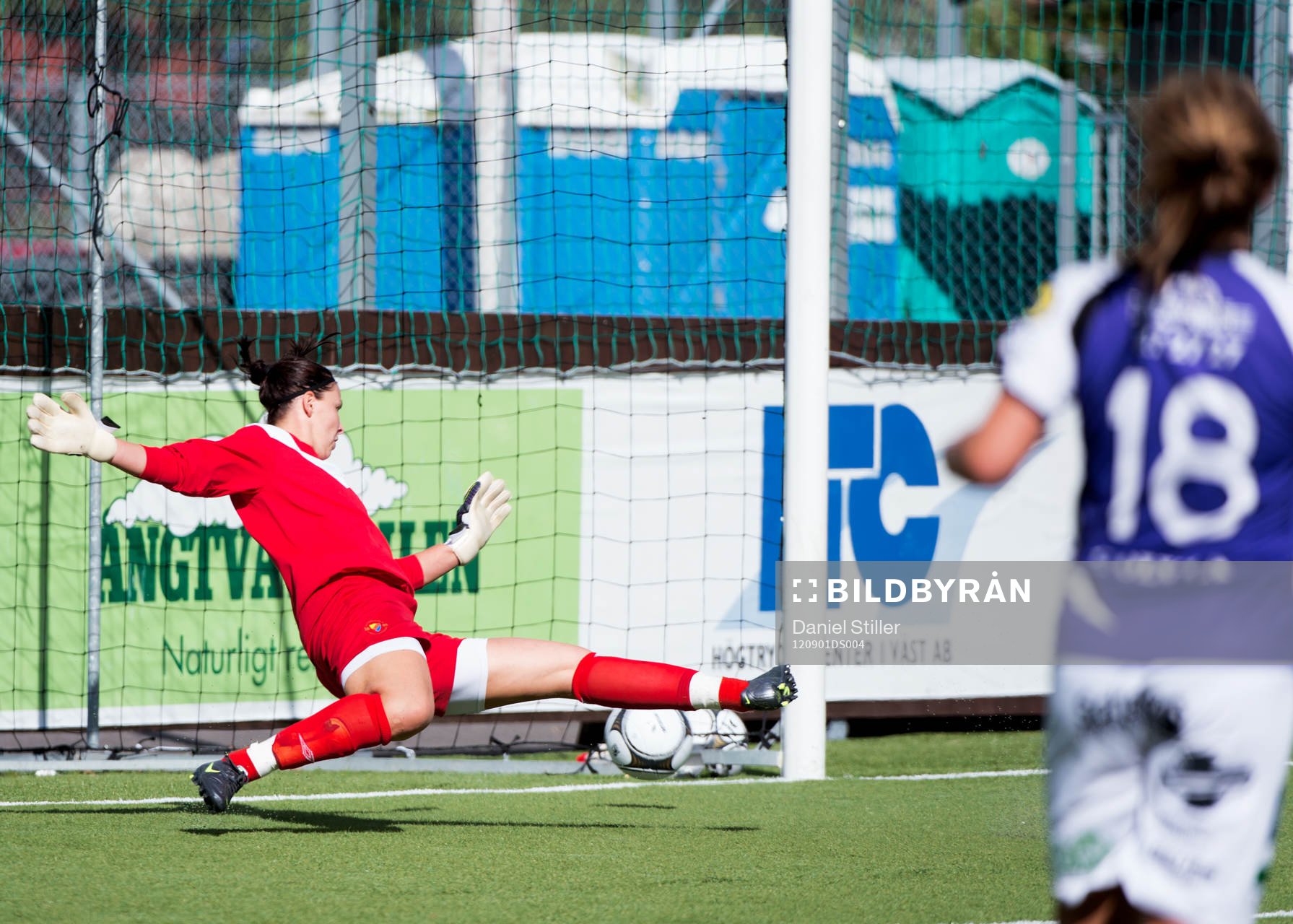 Gudbjörg Gunnarsdottir, målvakt Djurgården, ser 1-0 gå
