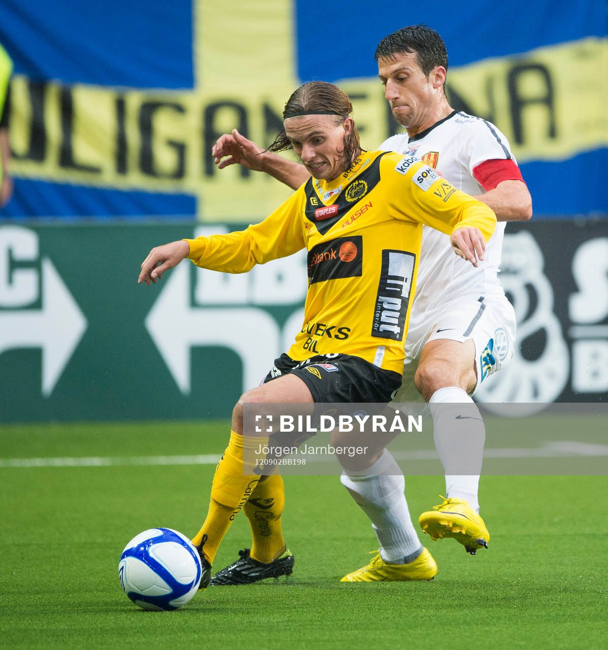 Niklas Hult, IF Elfsborg uppvaktas av Suleyman Sleyman,