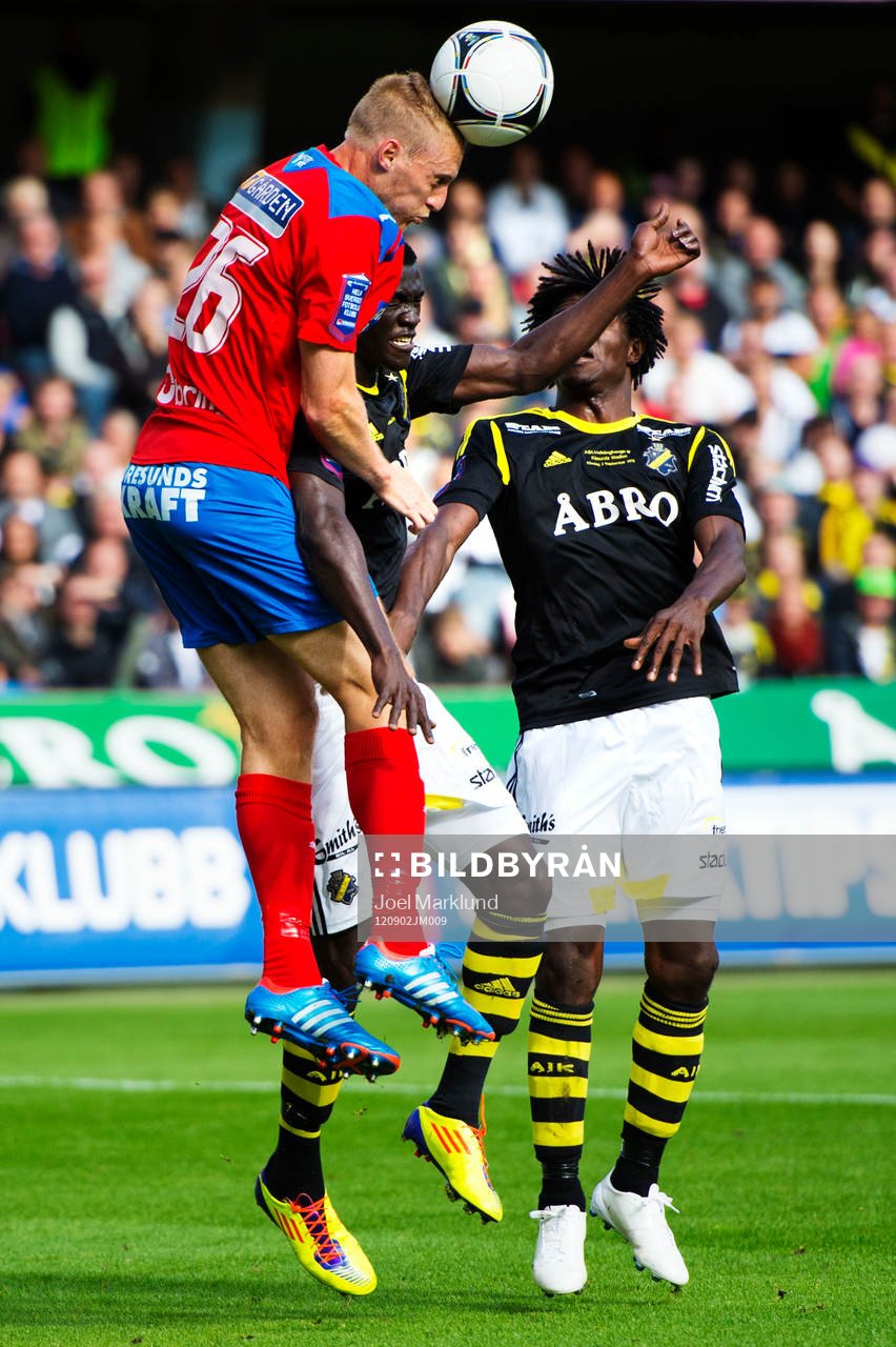Peter Larsson, Helsingborg, vinner en nickduell mot Kwame