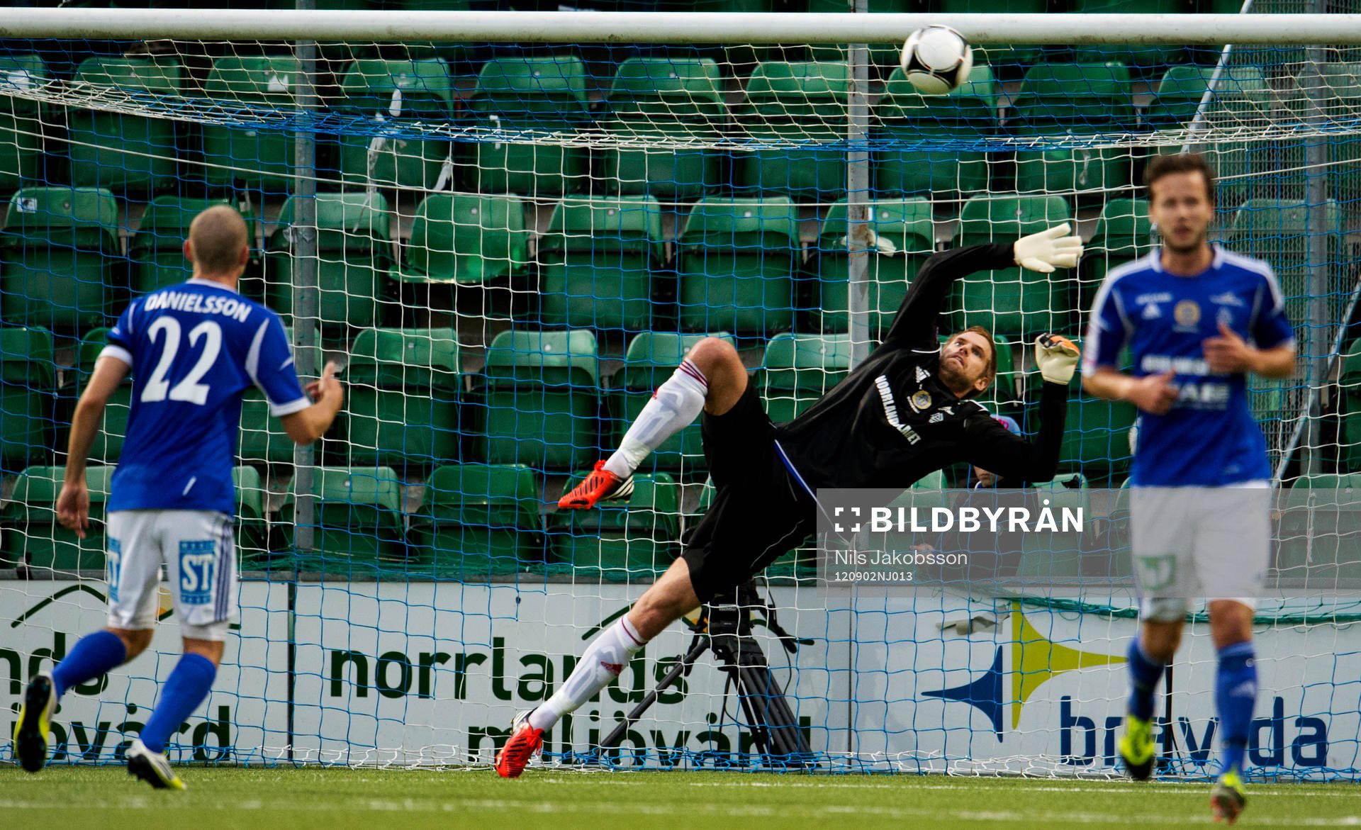 Oscar Berglund, målvakt, GIF Sundsvall ser 3-1 gå i mål