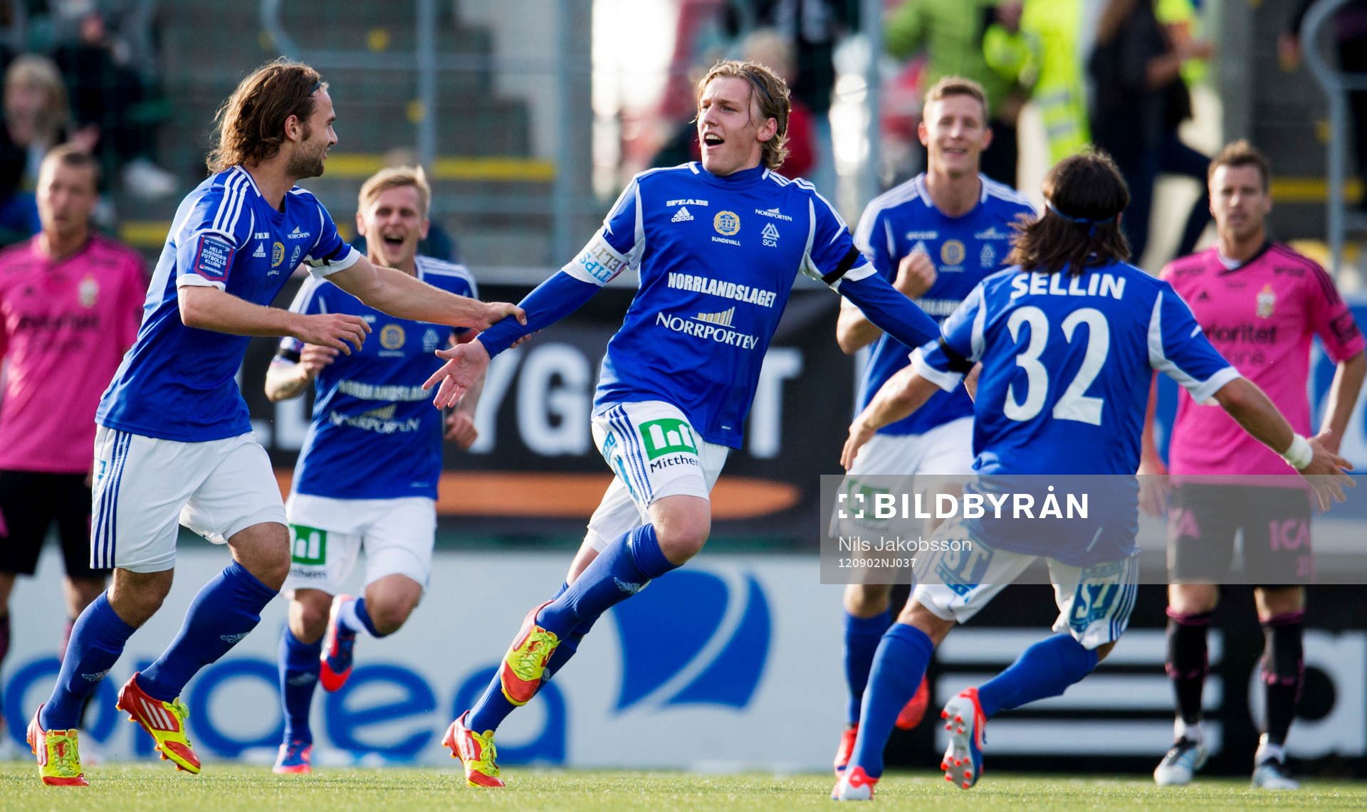 Fotboll, allsvenskan, GIF Sundsvall - IFK Göteborg: Simon Helg, Ari Freyr Skúlason, Emil Forsberg, Johan Eklund, Robbin Sellin, GIF Sundsvall jubel.
© Bildbyrån - 73557 -