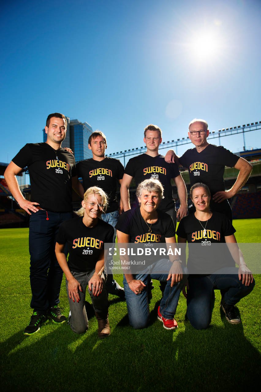 Fotboll, dam, Fotbollförbundet, presskonferens: Pia Sundhage presenteras på Råsunda som kommande förbundskapten för Sveriges damfotbollslag. Teamet runt damfotbolls-EM 2012 hälsade henne välkommen.