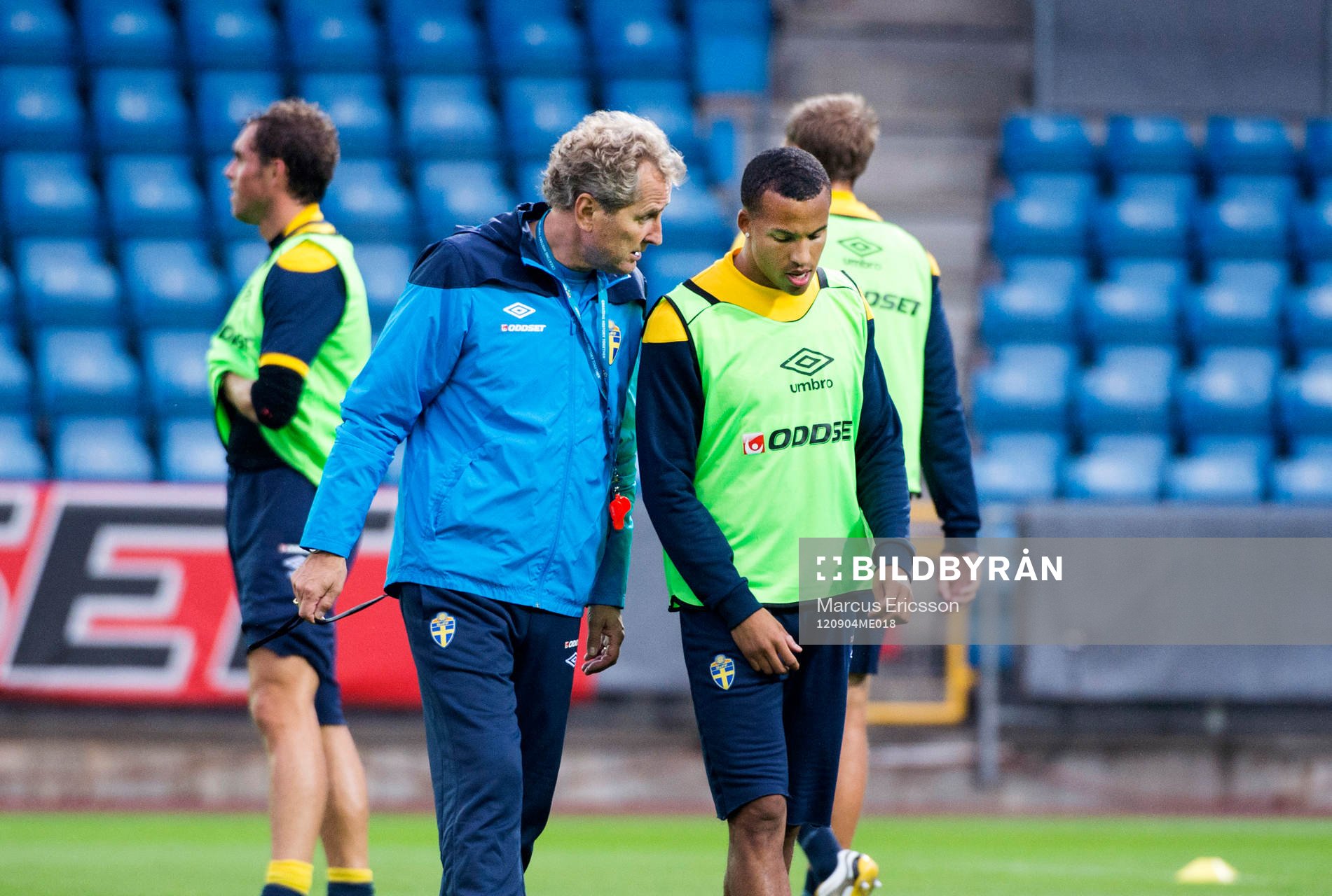 Sverige tränar på Olympia i Helsingborg inför matchen mot Kina. Erik Hamrén, förbundskapten och Martin Olsson pratar
