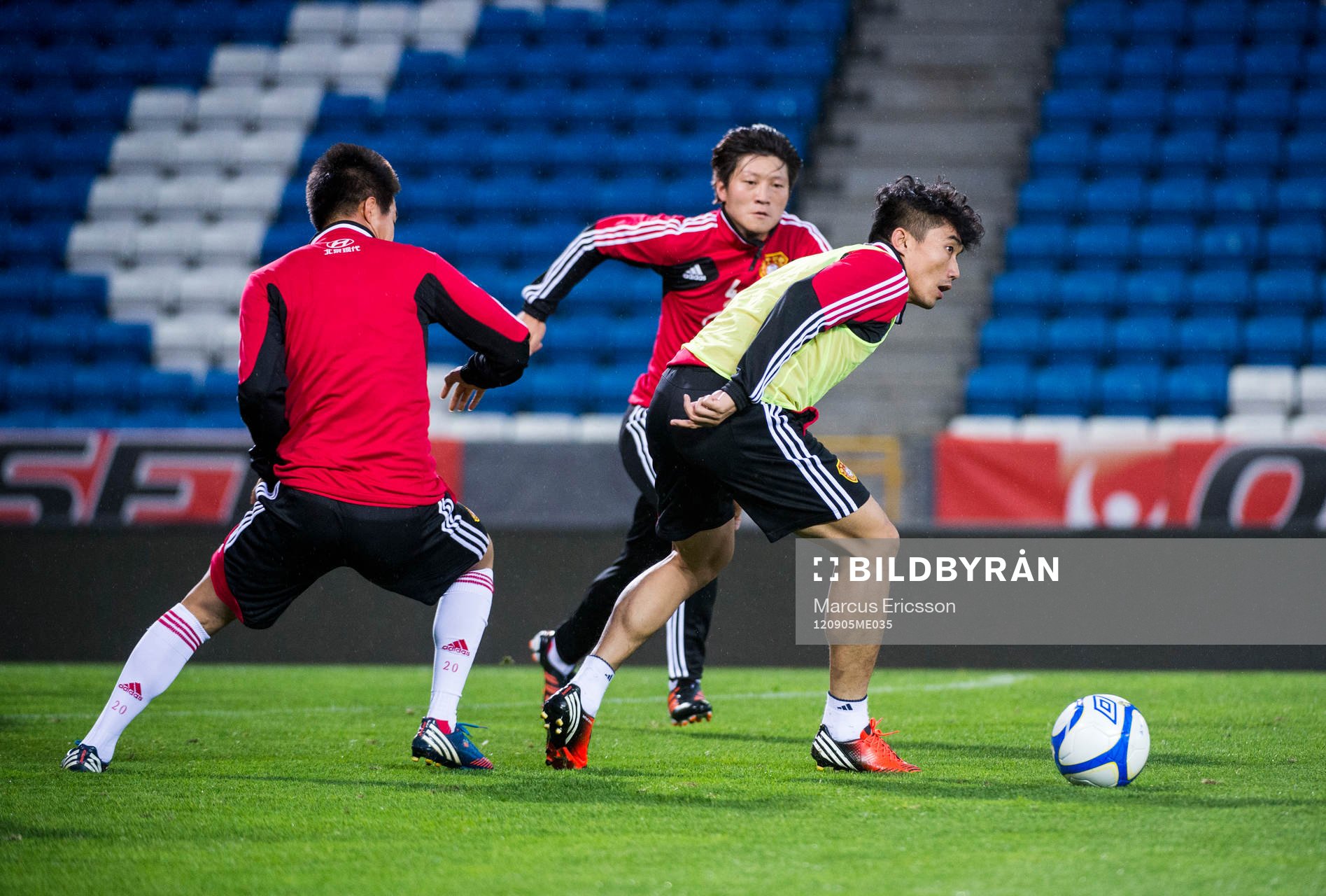  Kina tränare på Olympiastadion inför matchen mot Sverige. Zheng Zhi, Kina