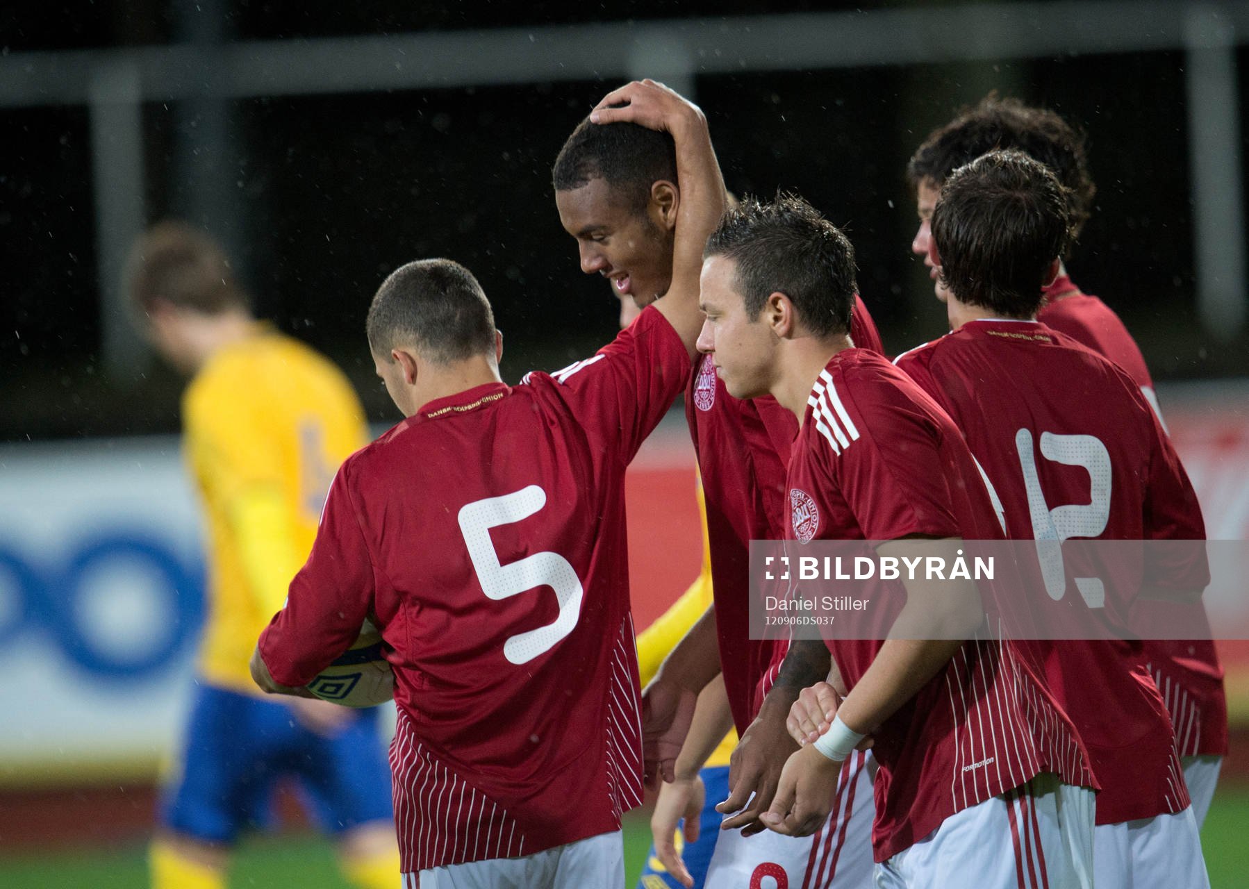 Fotboll, P18/94, Landskamp, Sverige - Danmark: Kenneth Zohore, Danmark, gör 1-1, jubel