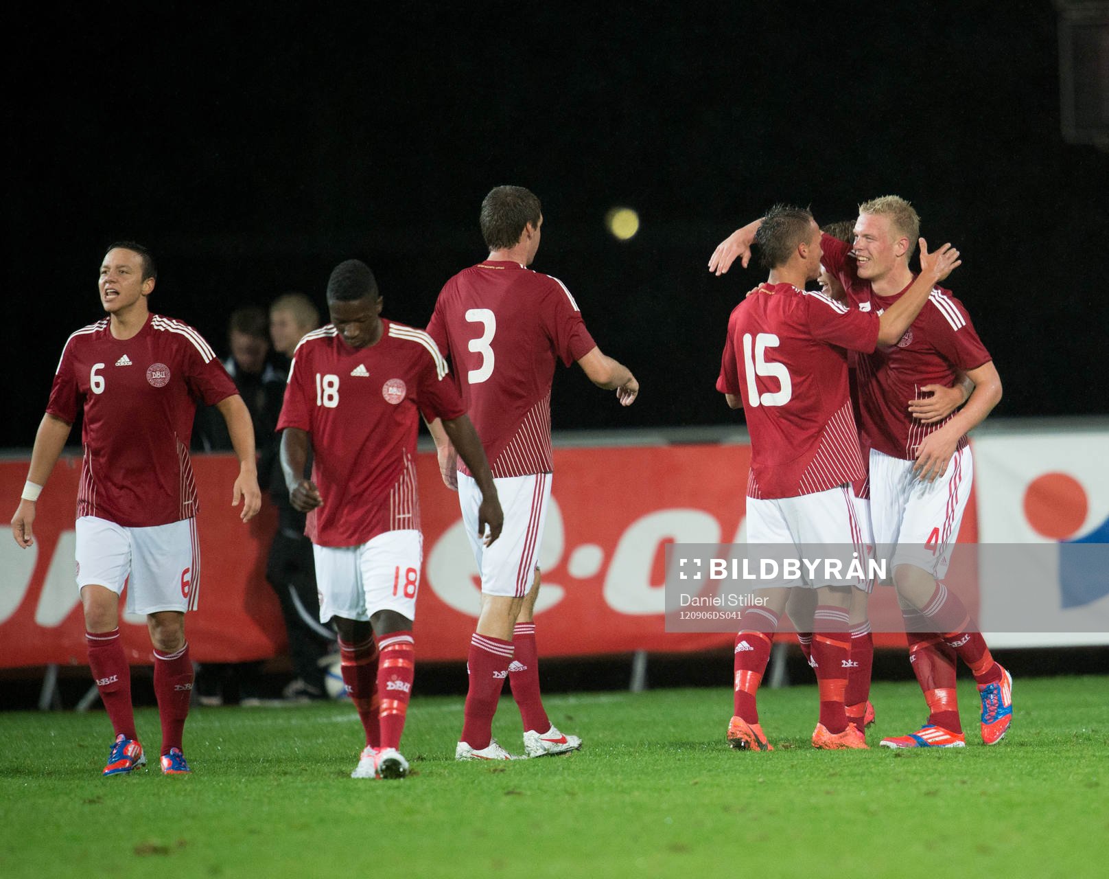 Fotboll, P18/94, Landskamp, Sverige - Danmark: Mads Nielsen, Danmark, gör 1-2, jubel