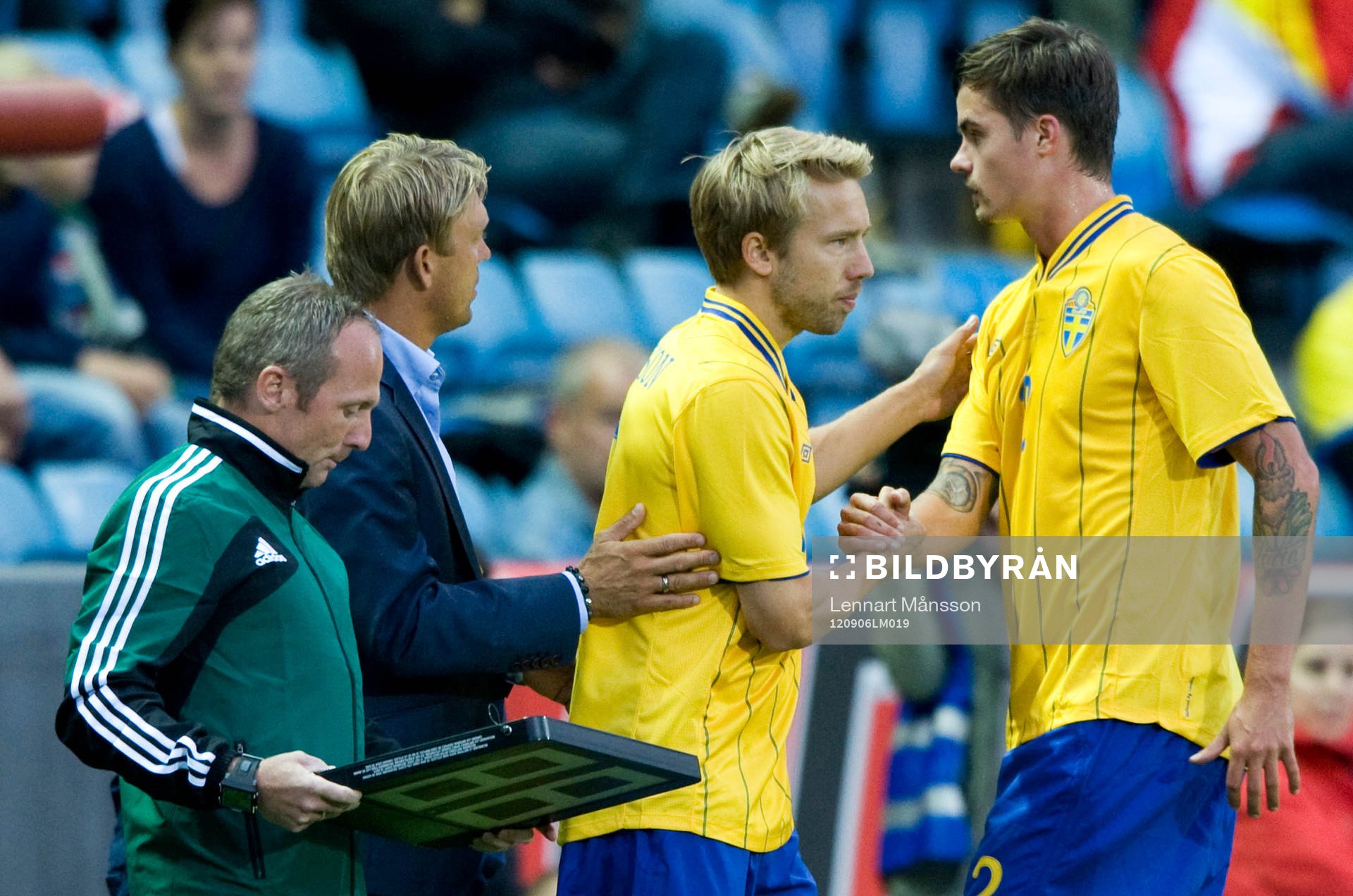 Mikael Lustig, Sverige, tvingas utgå, ersätts av Adam