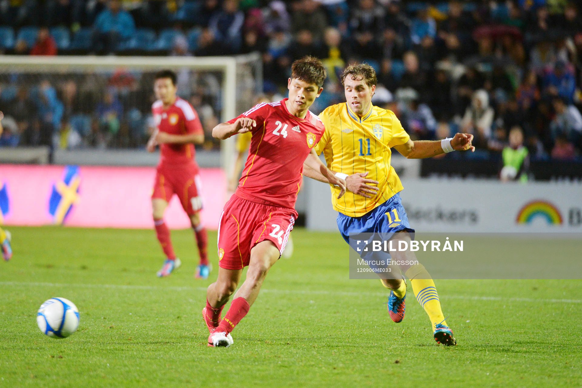 Yang Yu, Kina och Johan Elmander, Sverige
