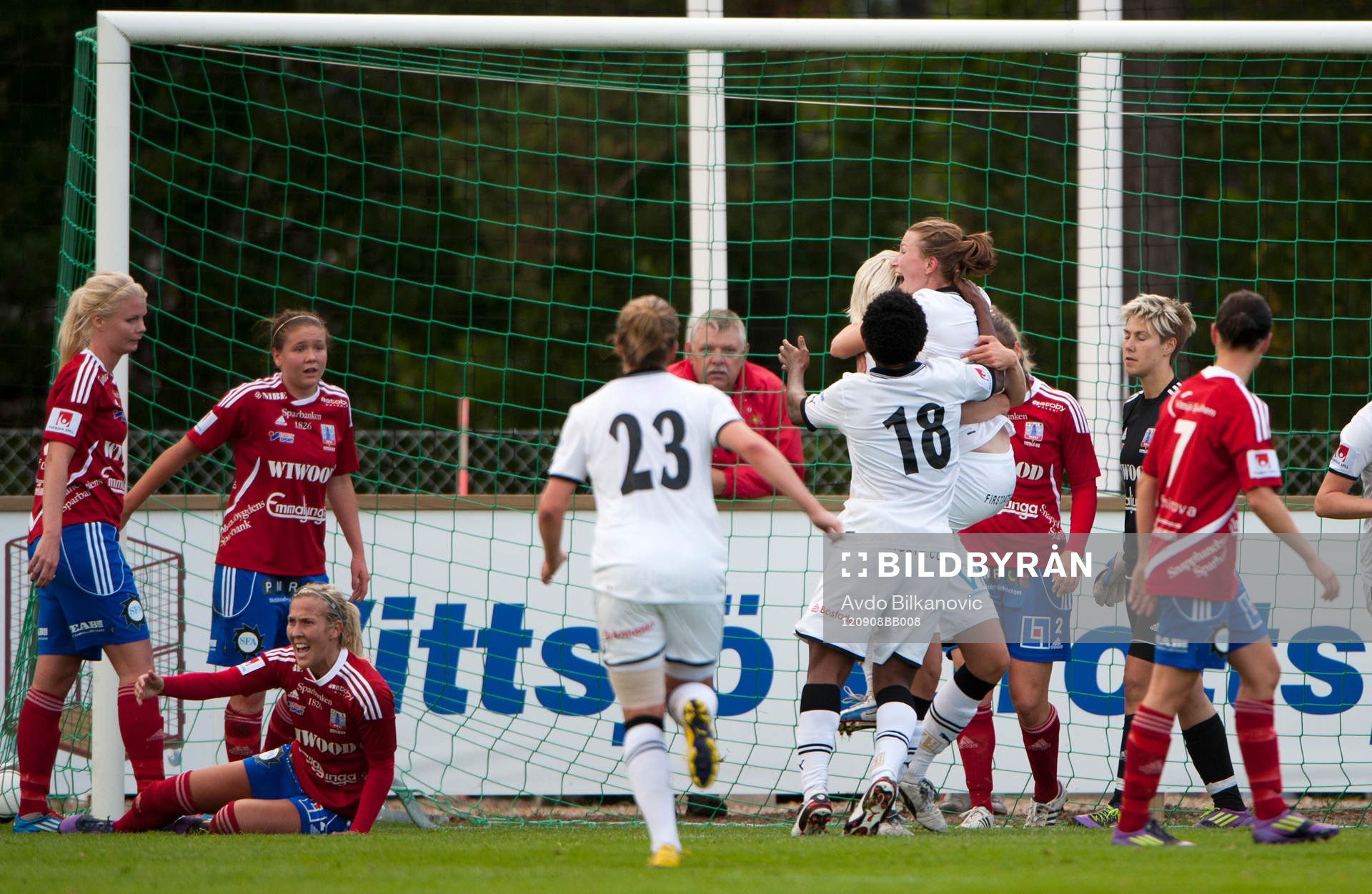 Emma Berglund, nickar in bollen, Umeå, jubel