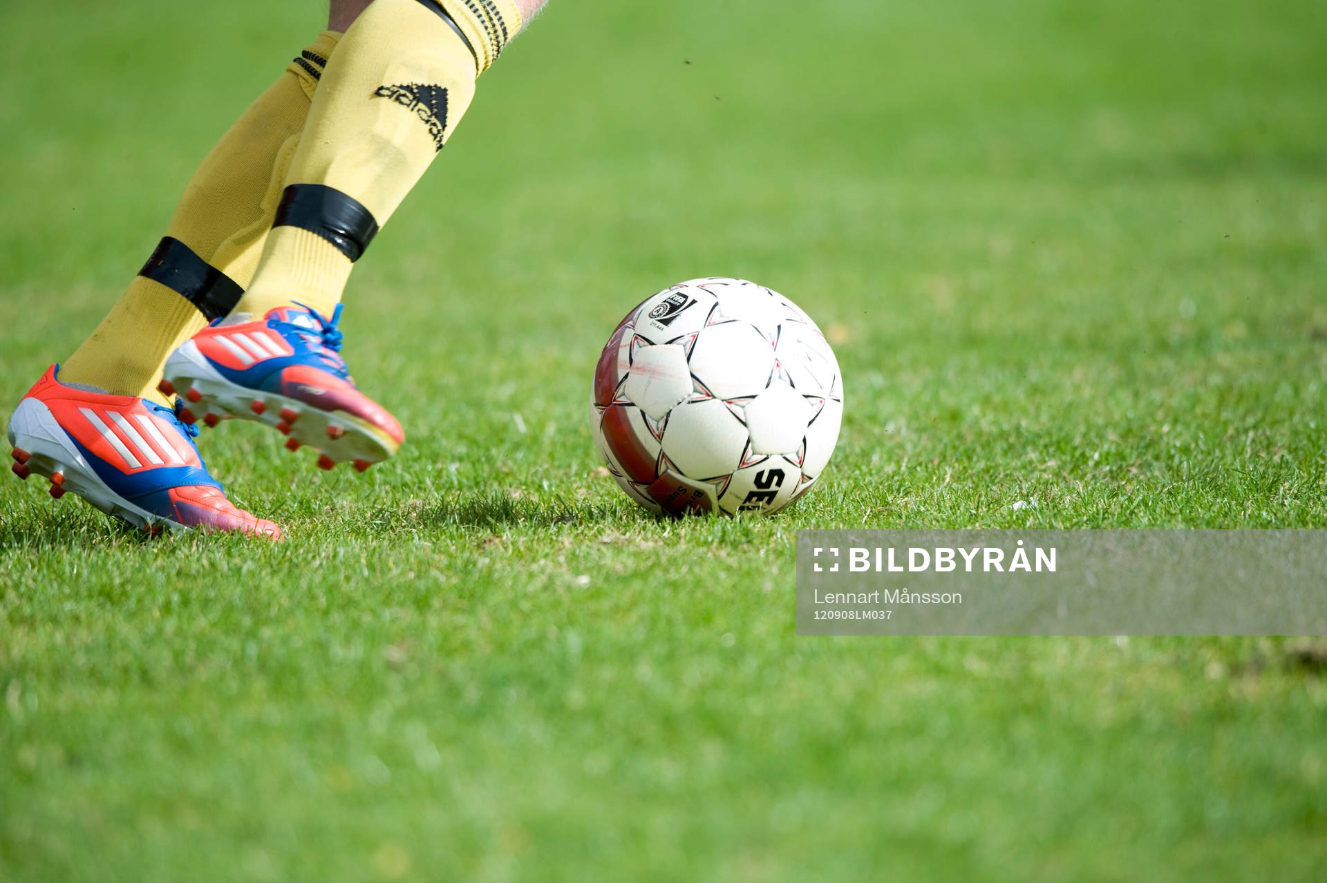 Fot, boll, fotboll, gräs, dribbling, bollbehandling