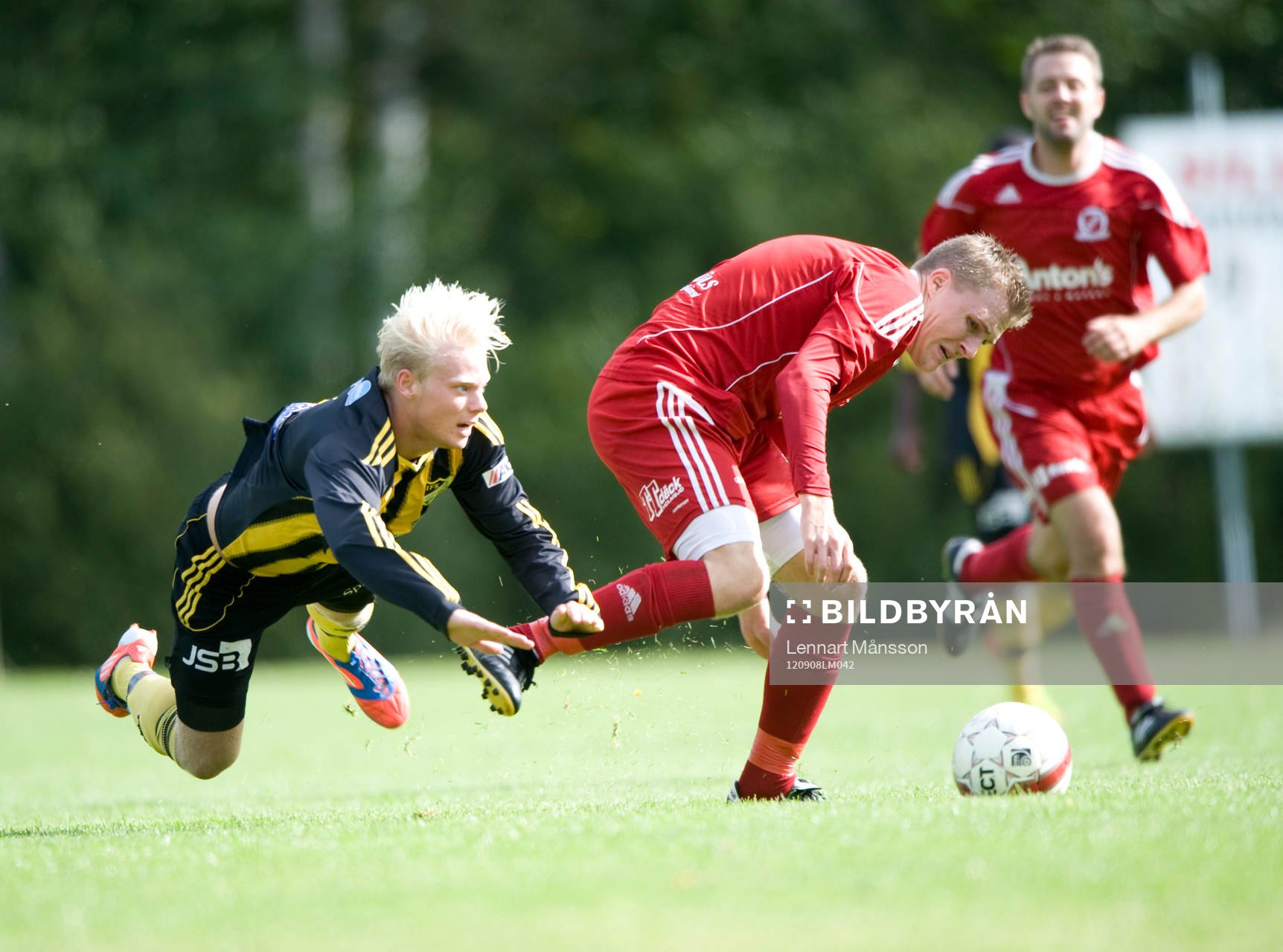 Oscar Eriksson, Hässleholm, tacklas