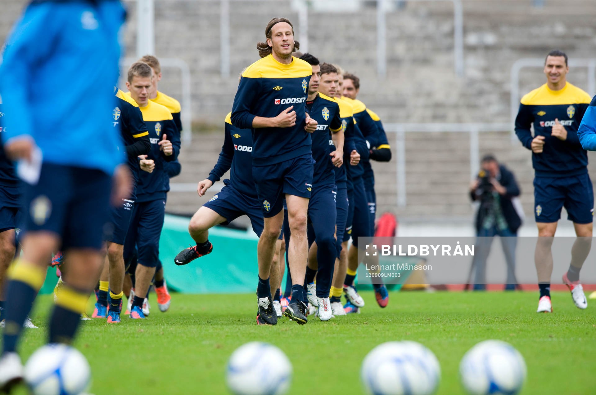 Uppvärmning, Zlatan Ibrahimovic lite vid sidan om