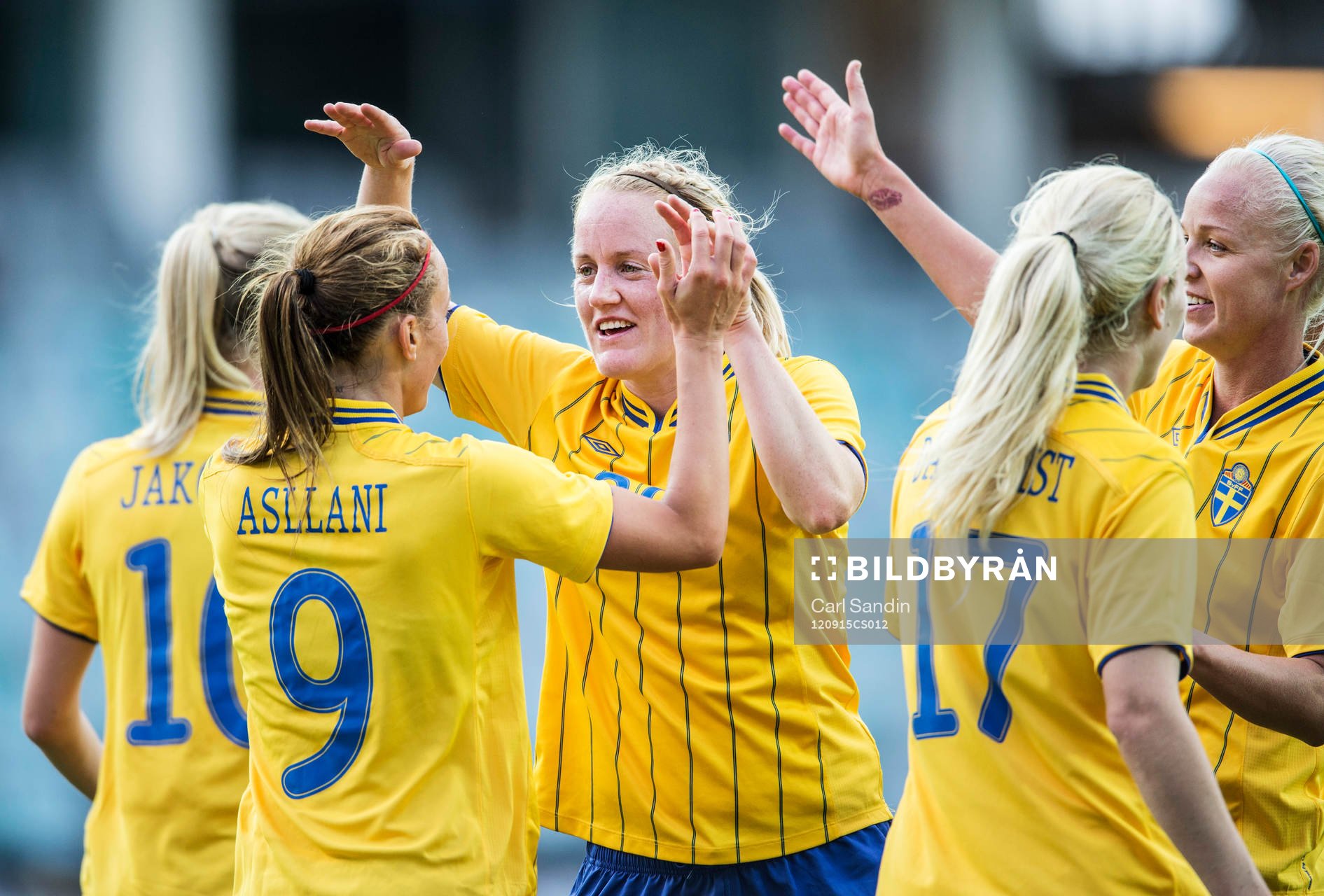 Fotboll, Träningslandskamp, Dam, Sverige - Holland: Jubel efter 2-1 av Kosovare Asllani, Sverige