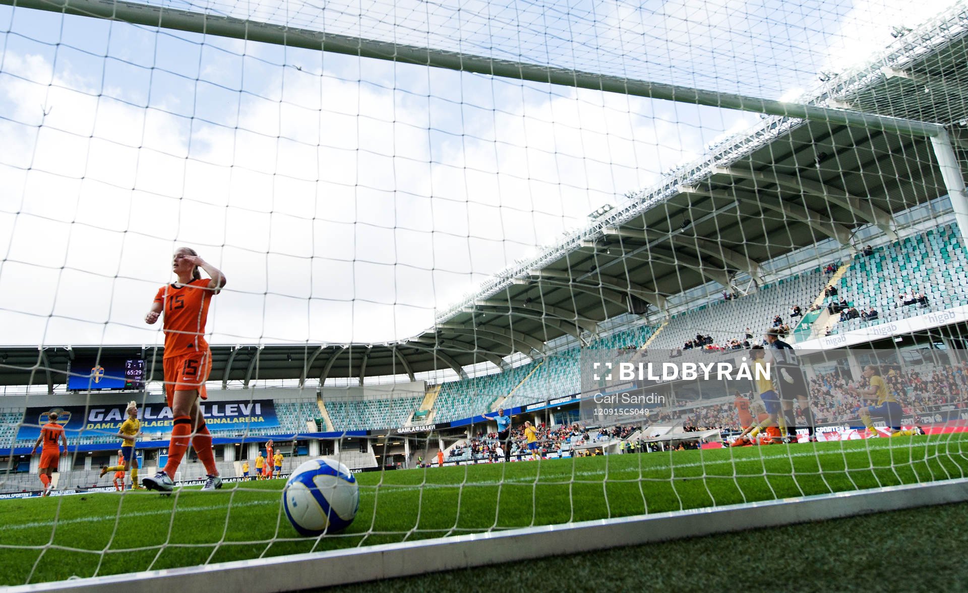 Kosovare Asllani, Sverige, gör 2-1