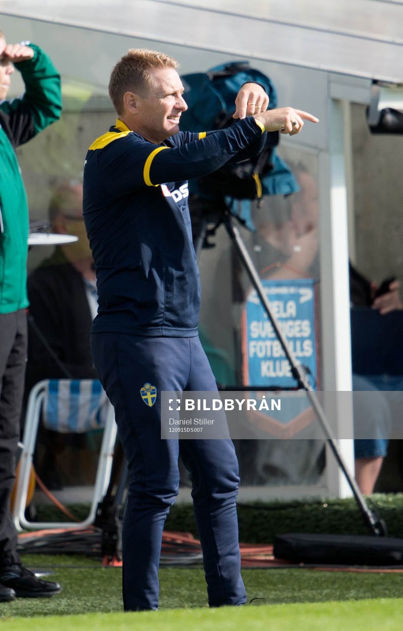 Fotboll, Träningslandskamp, Dam, Sverige - Holland: Thomas Dennerby, förbundskapten Sverige