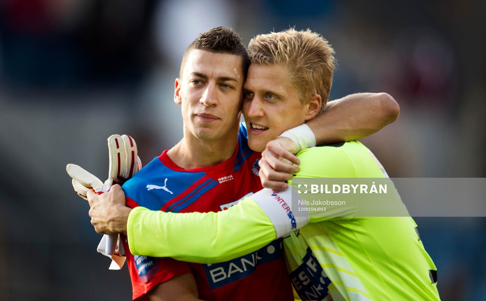 Nikola Djurdjic, Pär Hansson, målvakt, Helsingborg, kramas