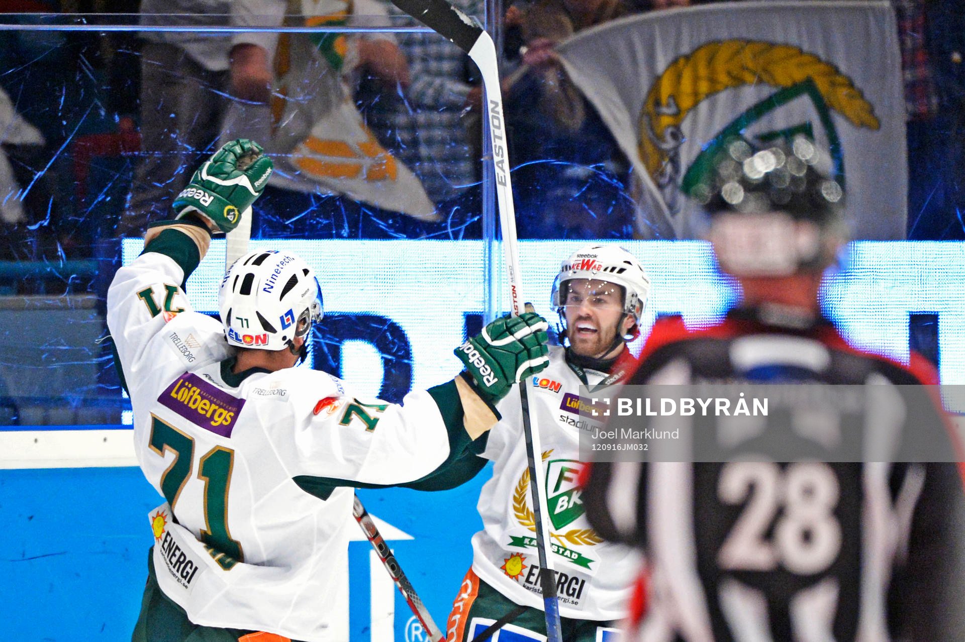 Christian Berglund och Jack Connolly, Färjestad, jubel