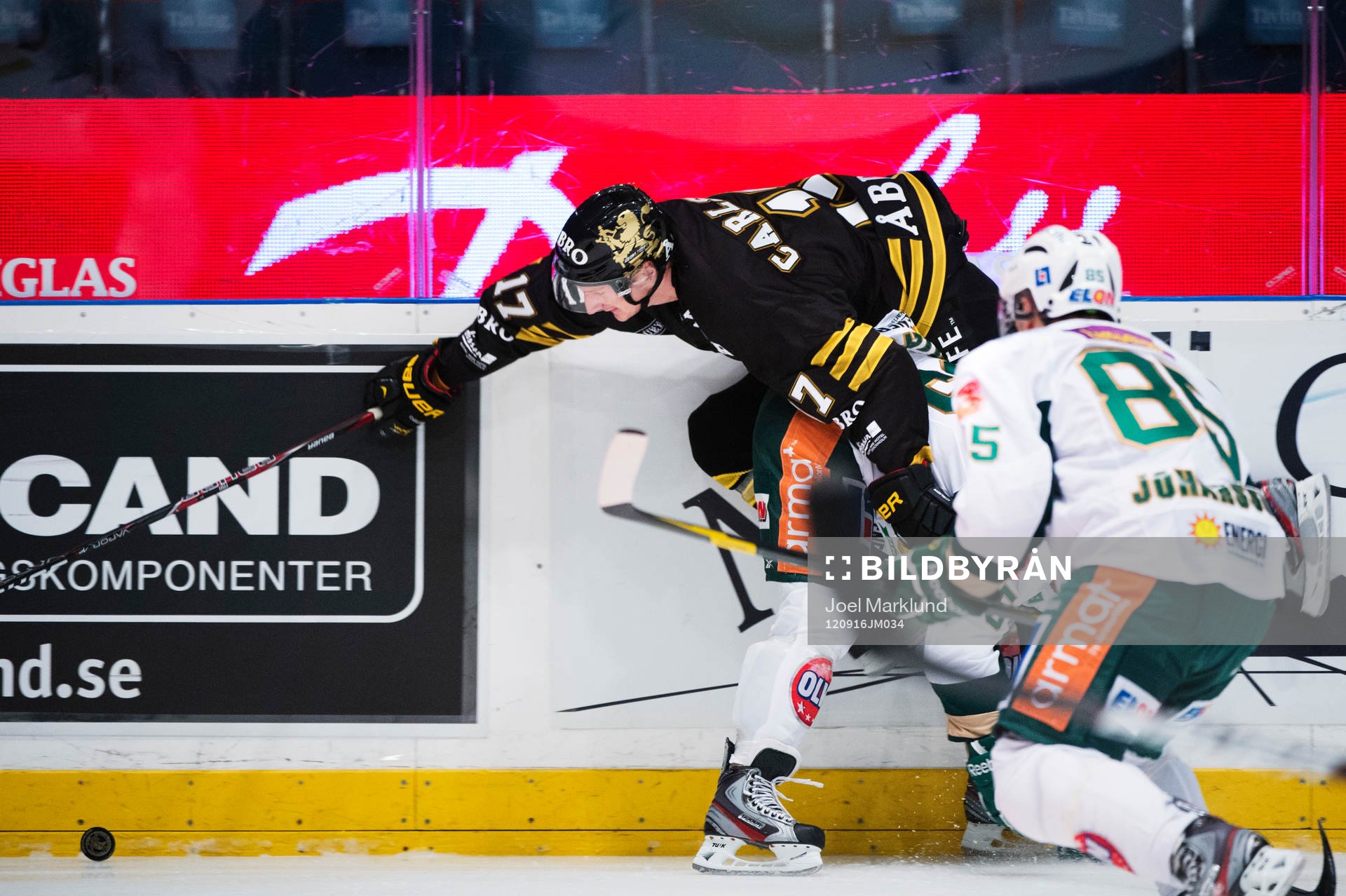 Fredrik Carlsson, AIK, stoppas av Ole-Kristian Tollefsen,