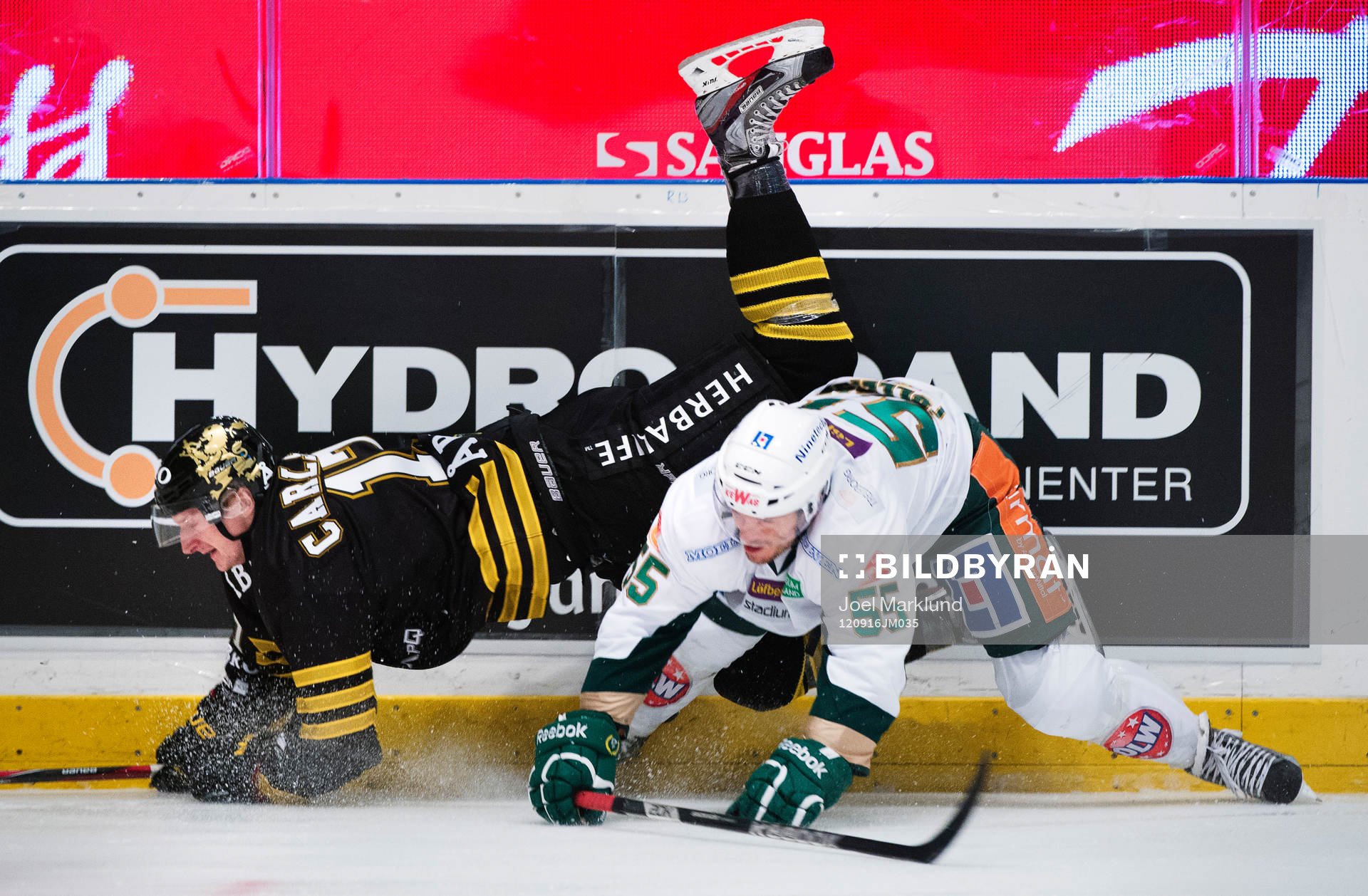 Fredrik Carlsson, AIK, stoppas av Ole-Kristian Tollefsen,