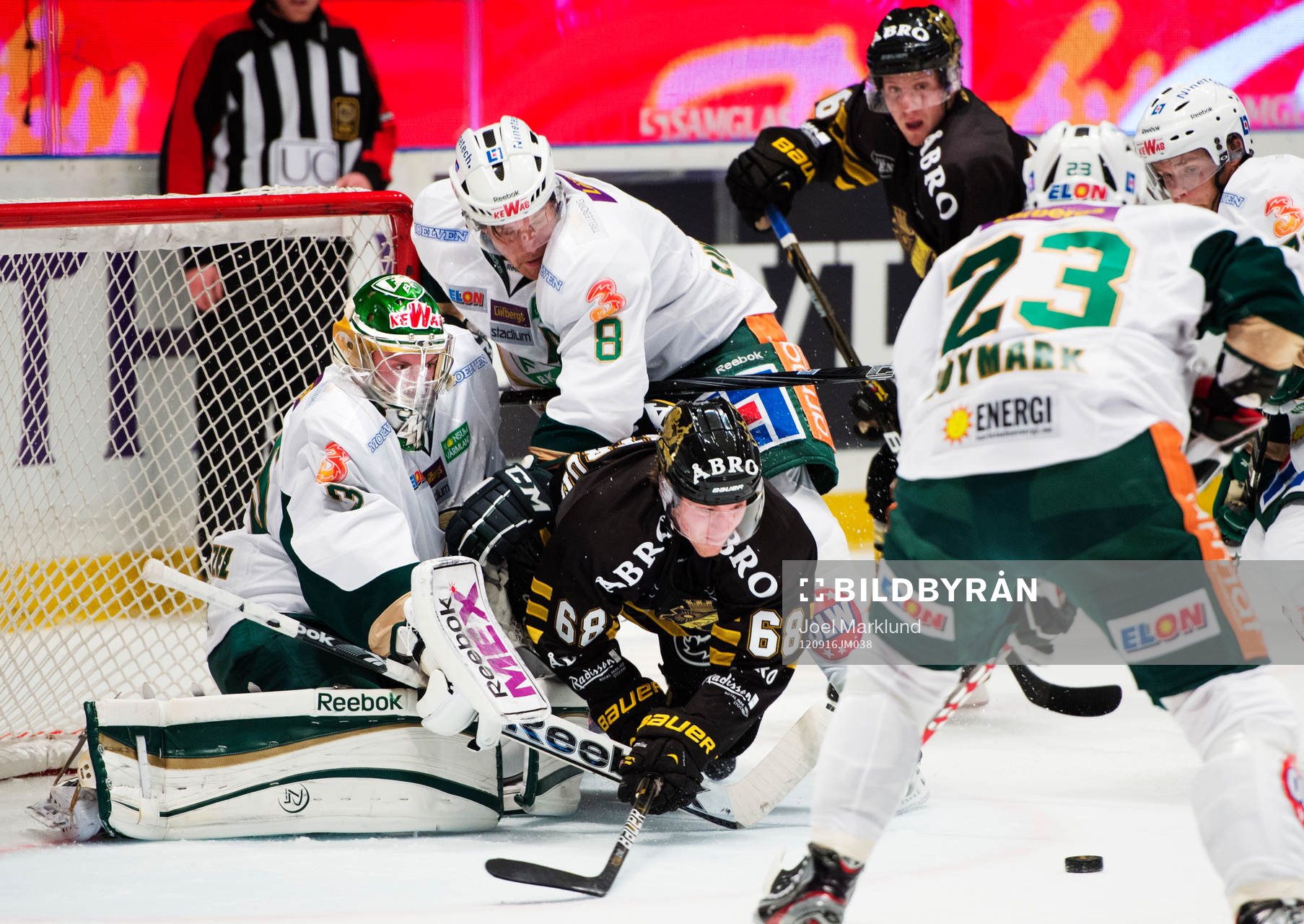 Victor Ahlström, AIK, oroar framför Fredrik