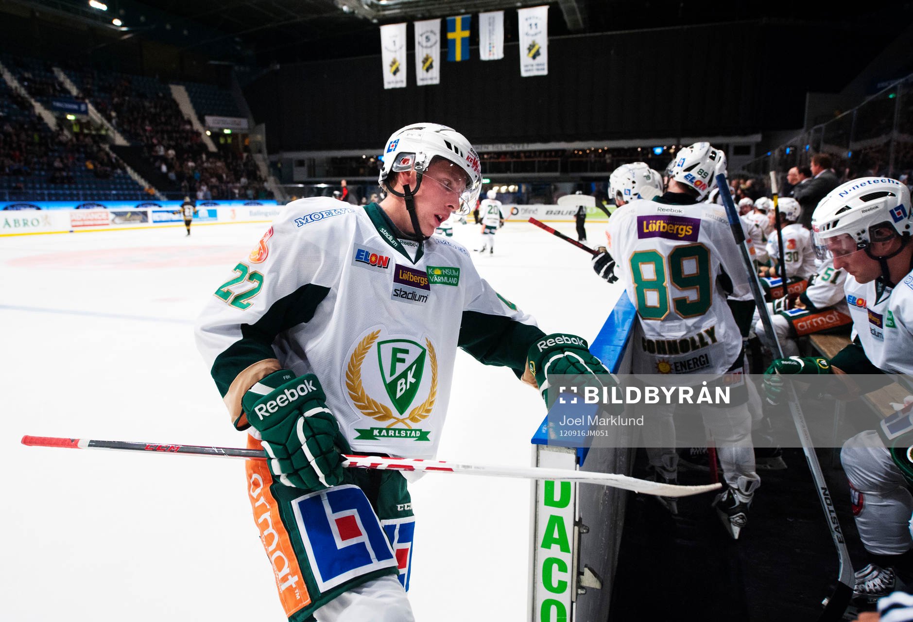 Per Åslund, Färjestad, åker in till båset och byter