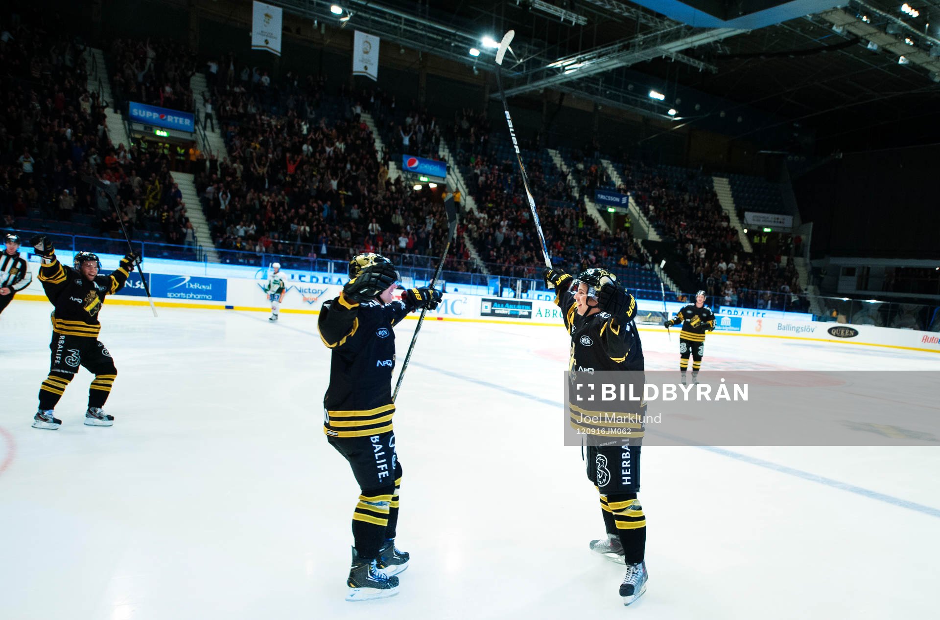 Mattias Janmark-Nylén, AIK, till höger, jublar